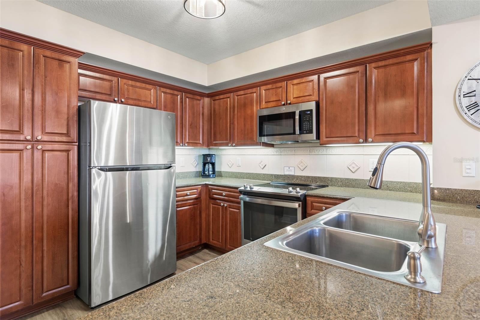 200 OCEAN CREST DR #906