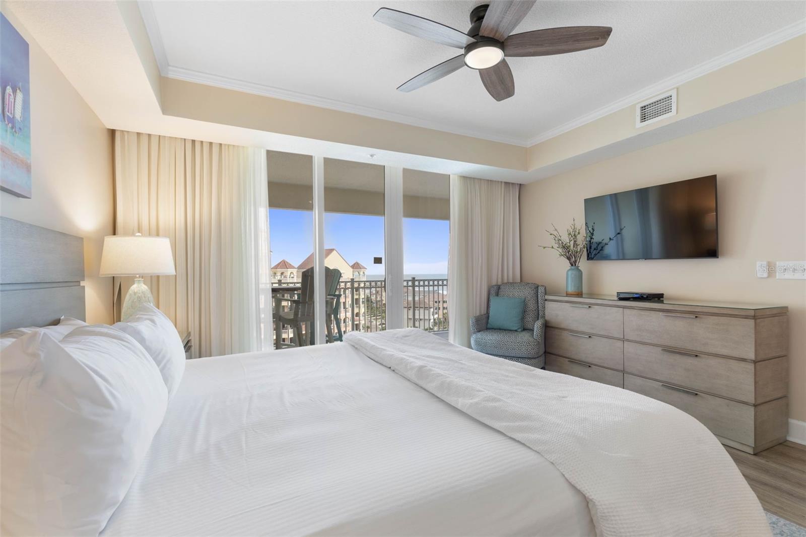 200 OCEAN CREST DR #906