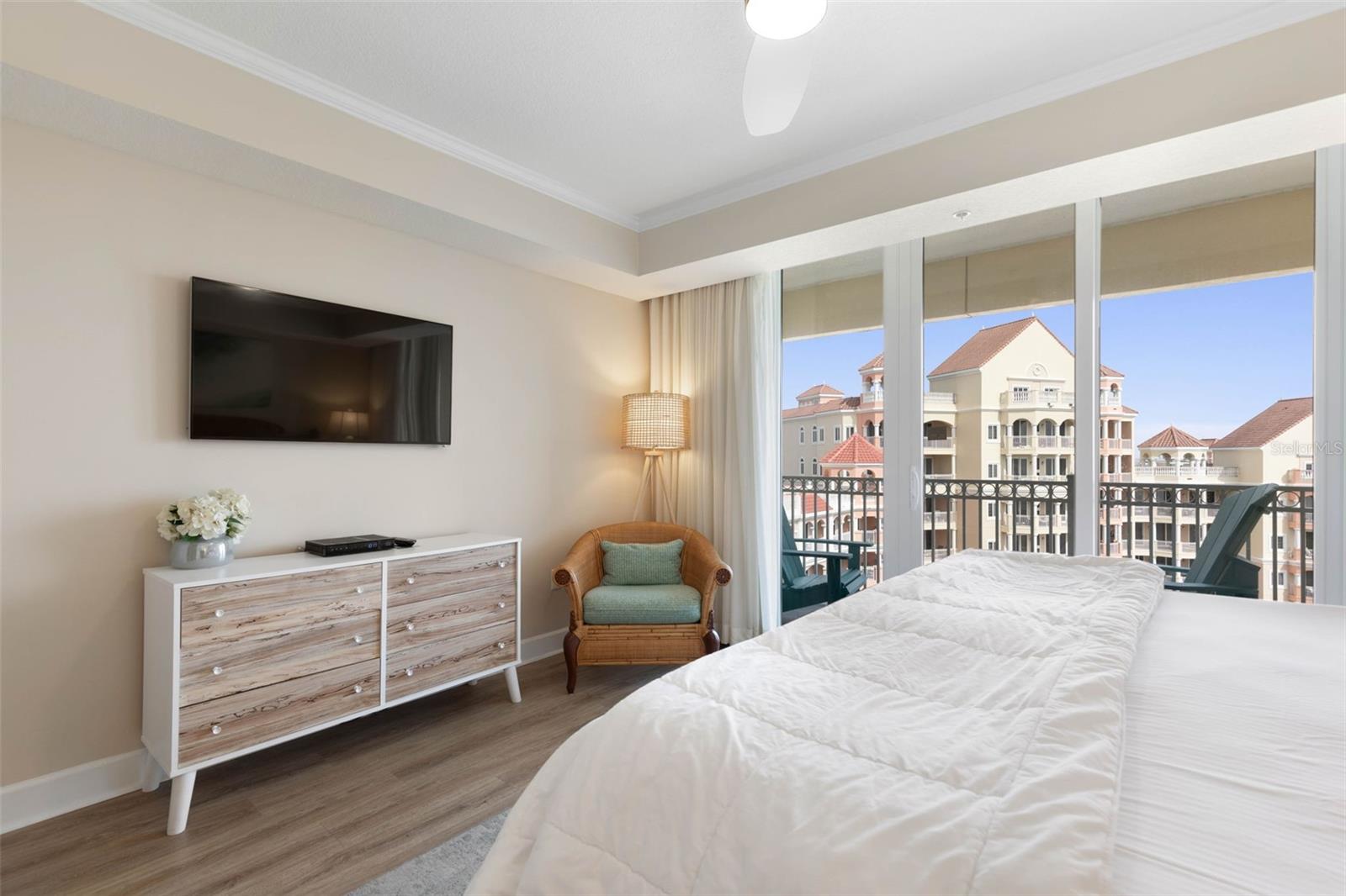 200 OCEAN CREST DR #906