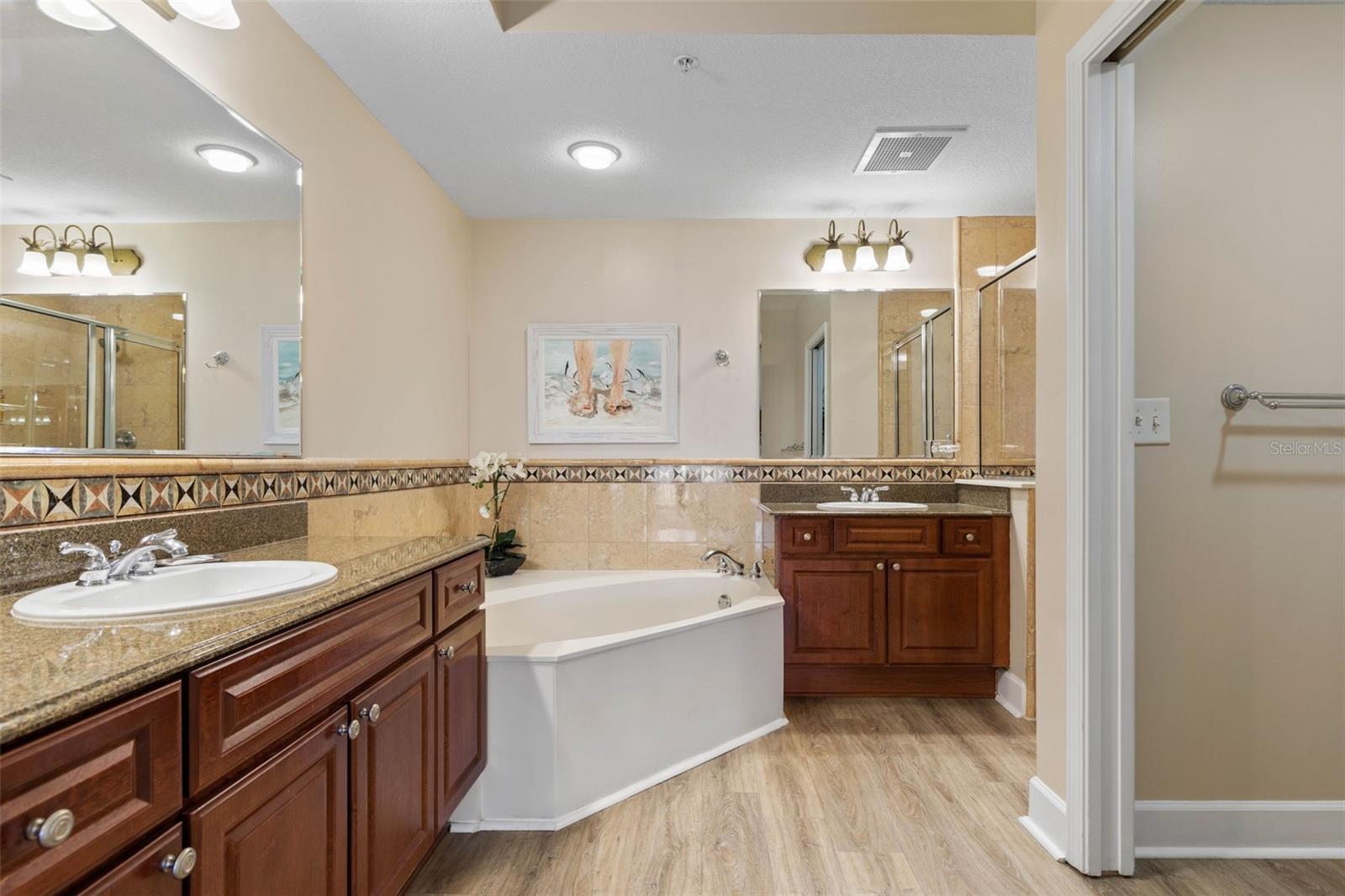 200 OCEAN CREST DR #906