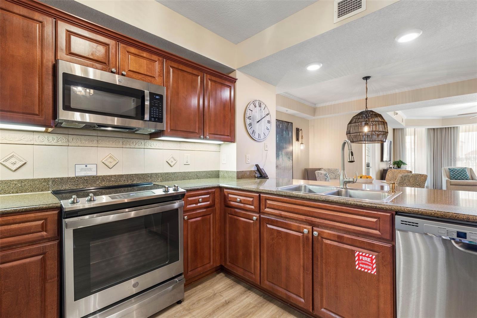 200 OCEAN CREST DR #906