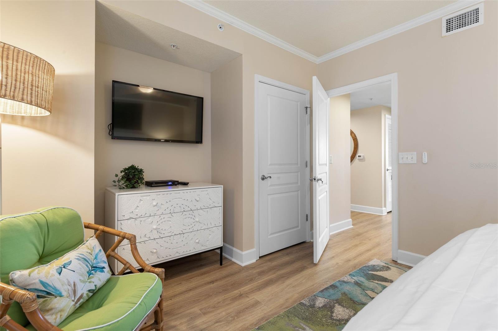 200 OCEAN CREST DR #906