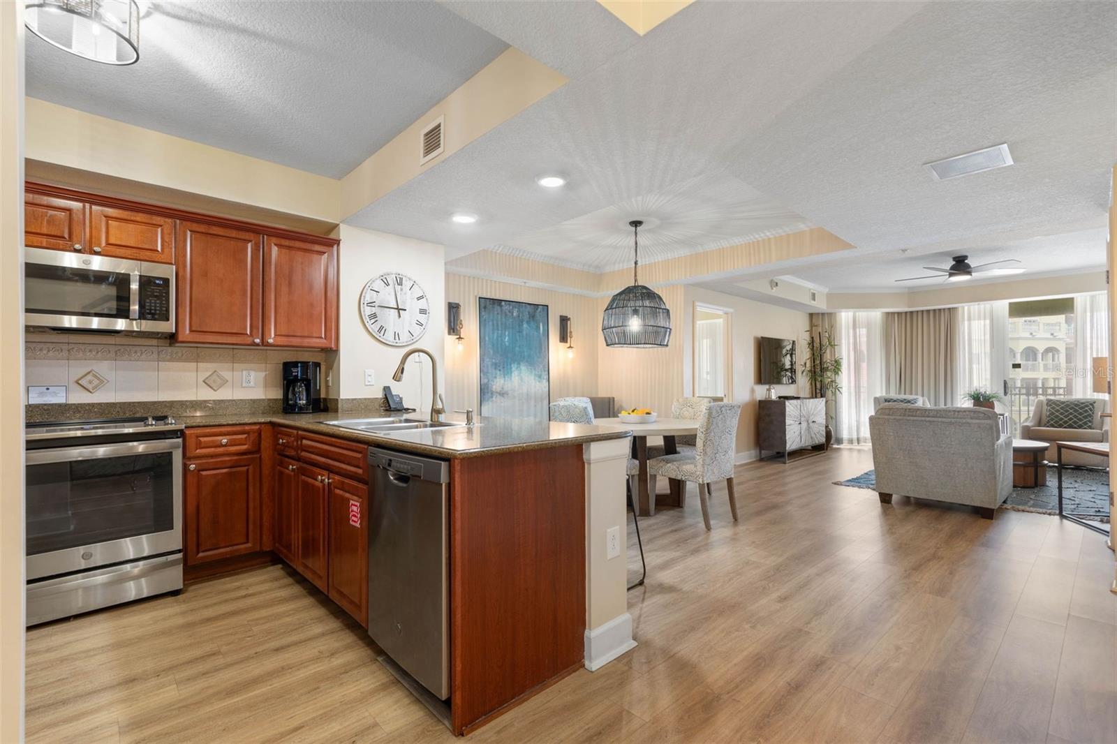 200 OCEAN CREST DR #906