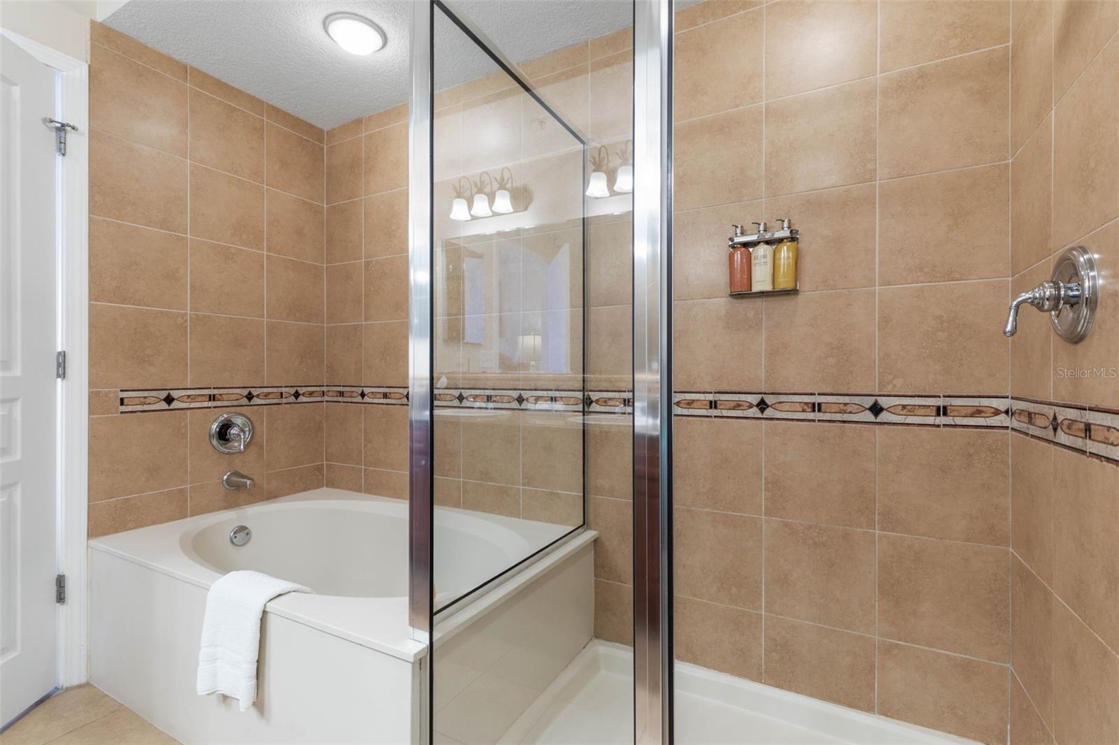 200 OCEAN CREST DR #906