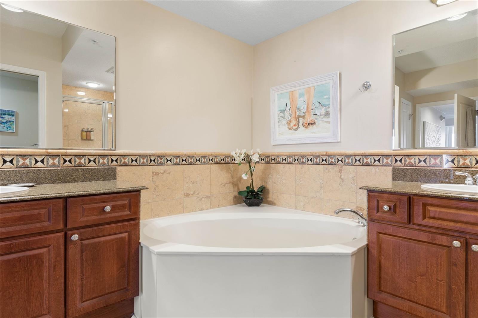 200 OCEAN CREST DR #906