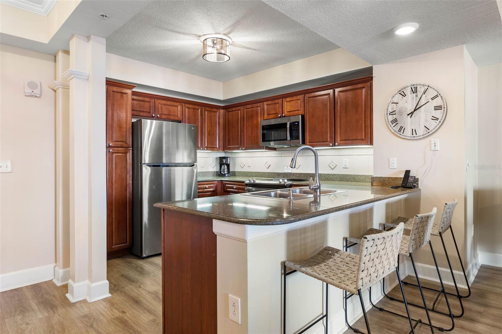 200 OCEAN CREST DR #906