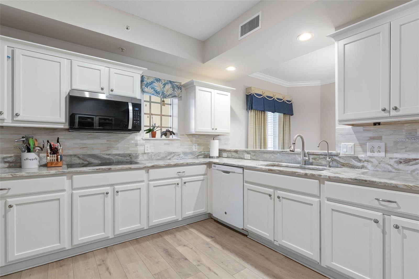 102 YACHT HARBOR DR #371