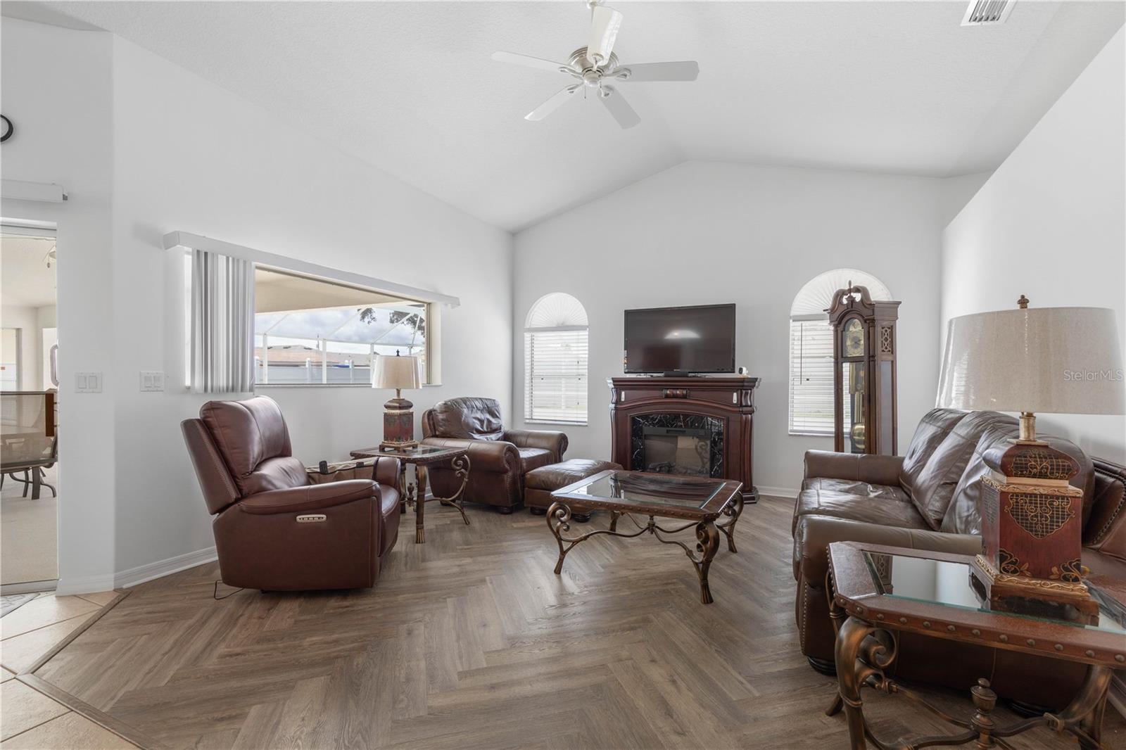 99 ROXBORO DR