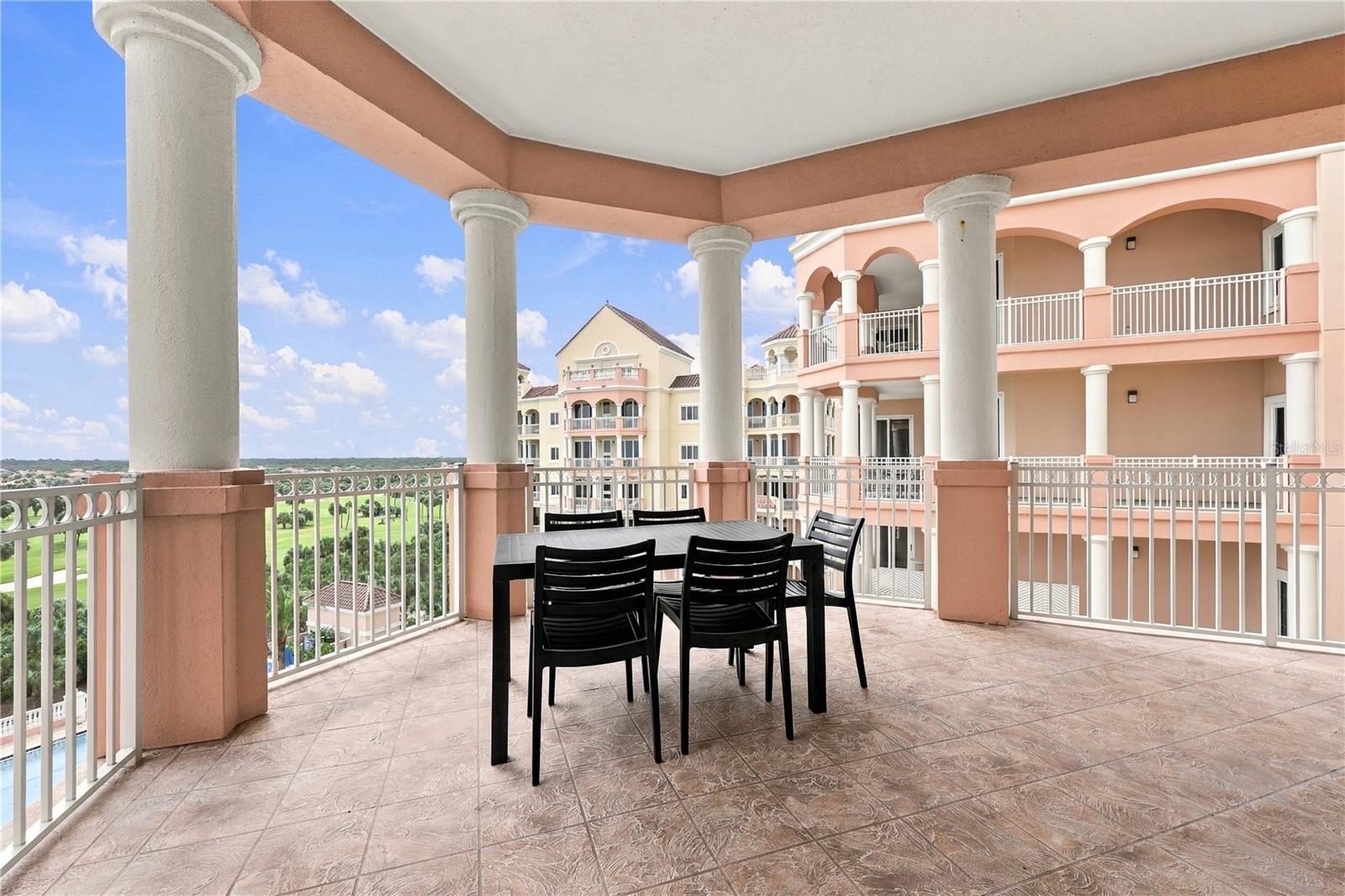 200 OCEAN CREST DR #542
