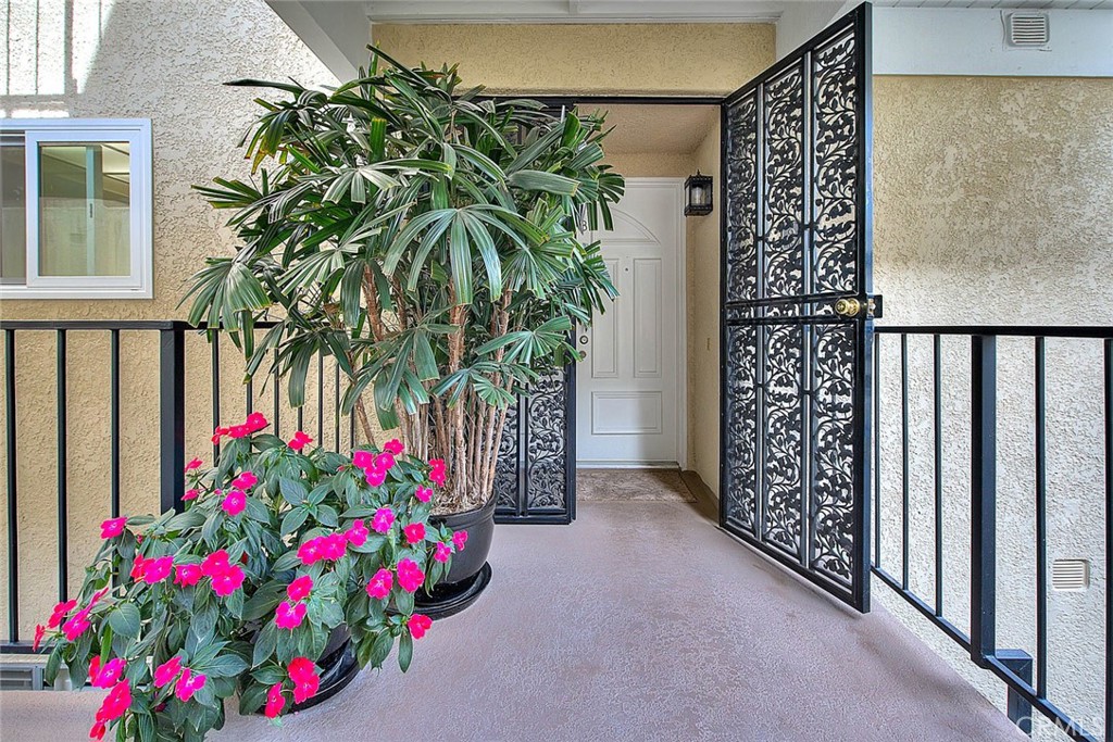 5517 Paseo Del Lago E 2B