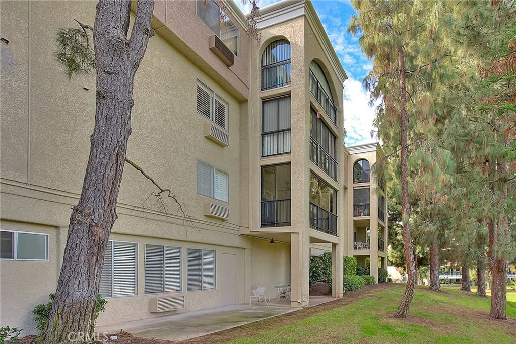 5517 Paseo Del Lago E 2B