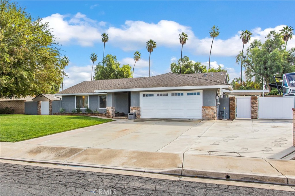 9804 Calle Esplanade