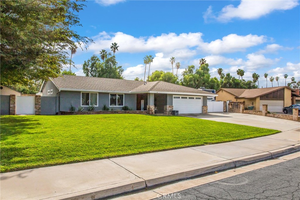 9804 Calle Esplanade