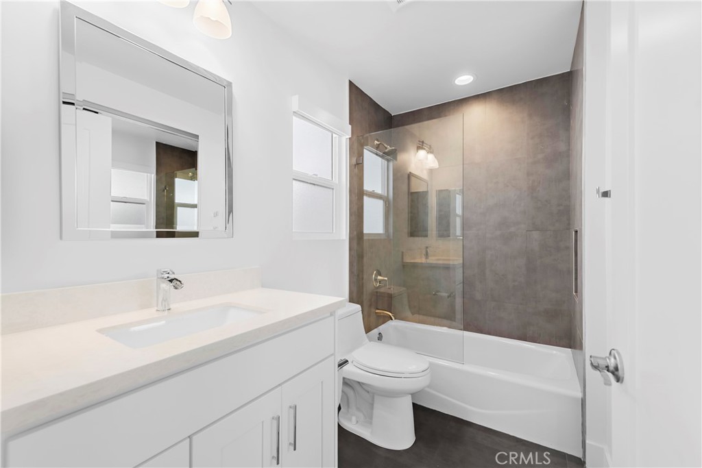 701 Avenida Presidio