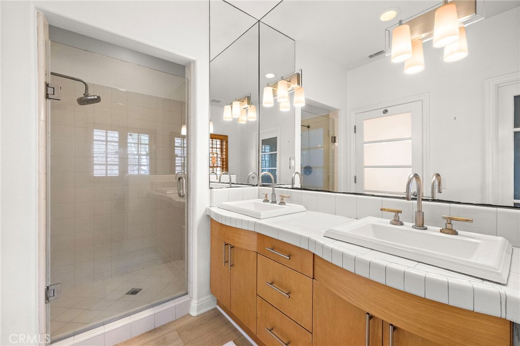 2741 Bungalow
