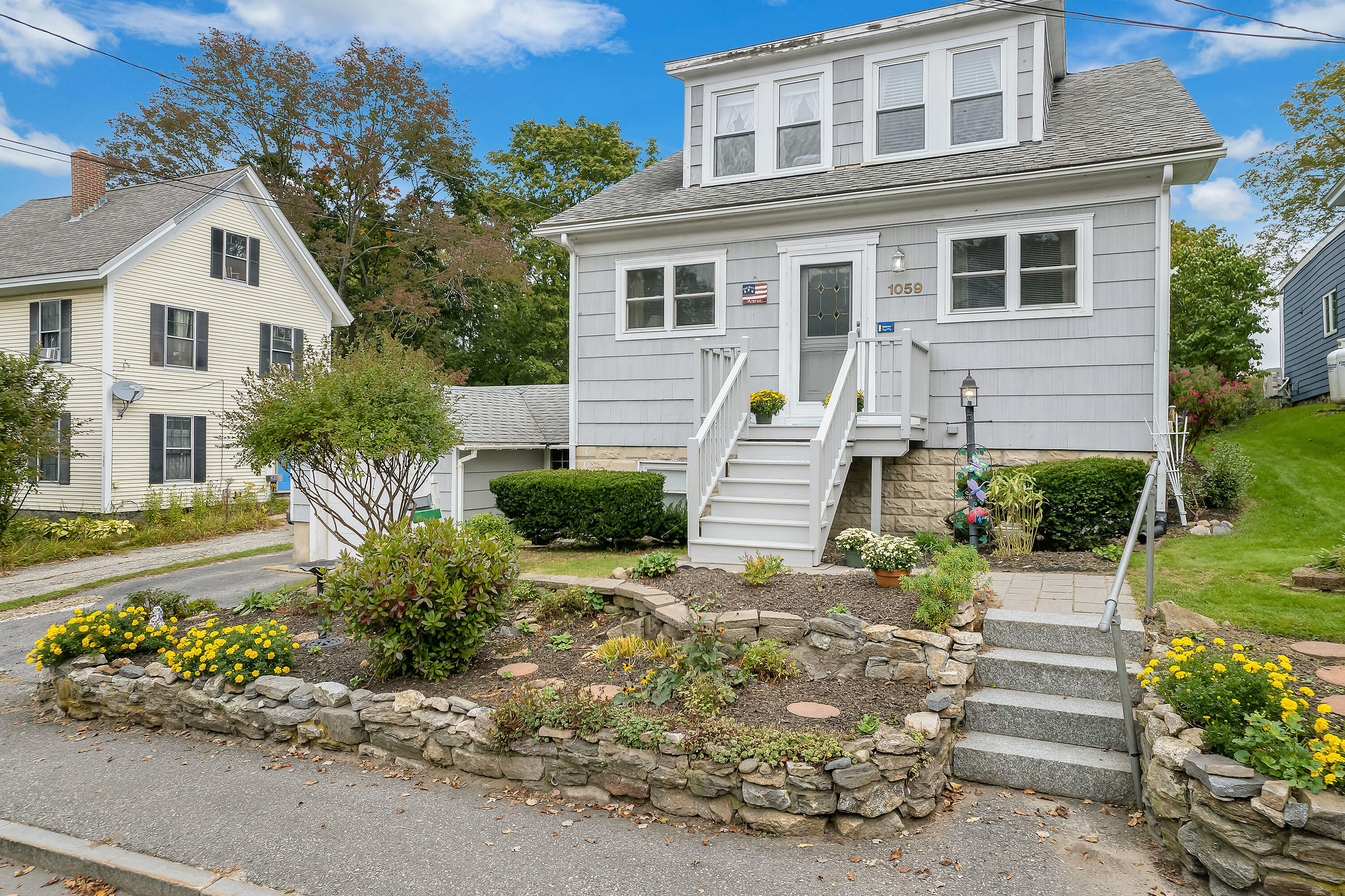 1059 High Street