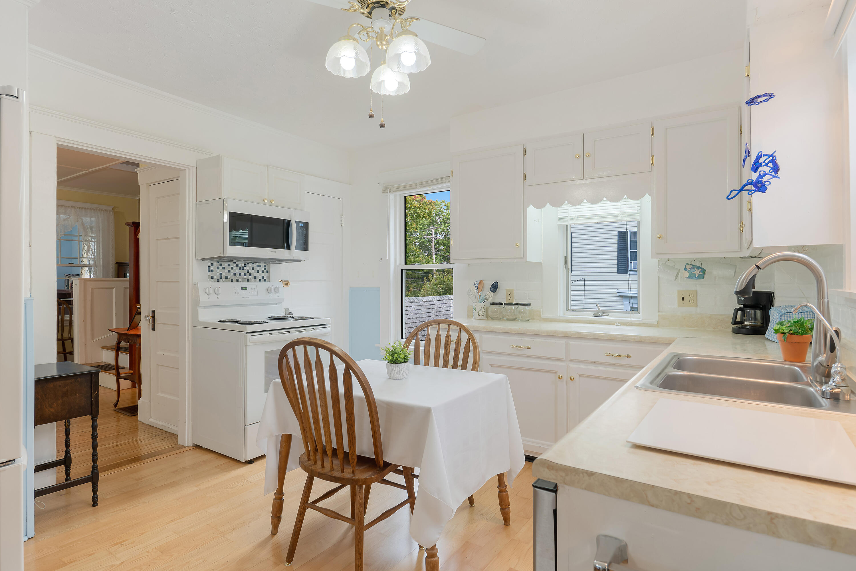 1059 High Street