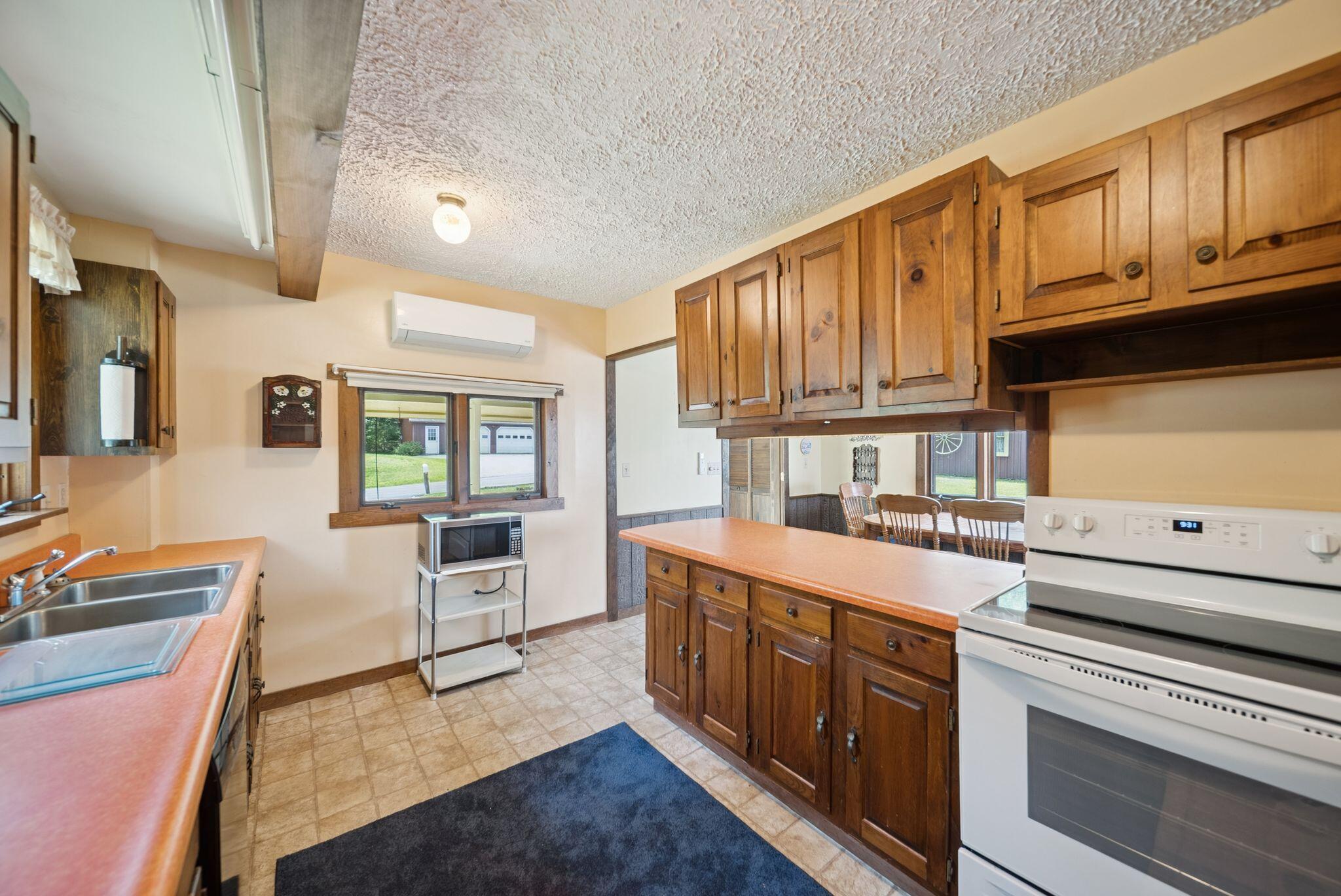 33 Houghton Pond Road