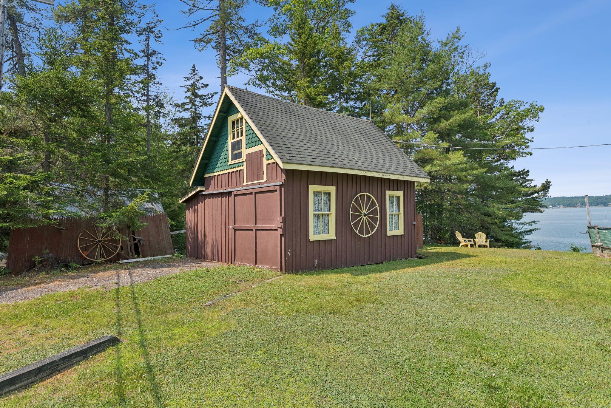33 Houghton Pond Road