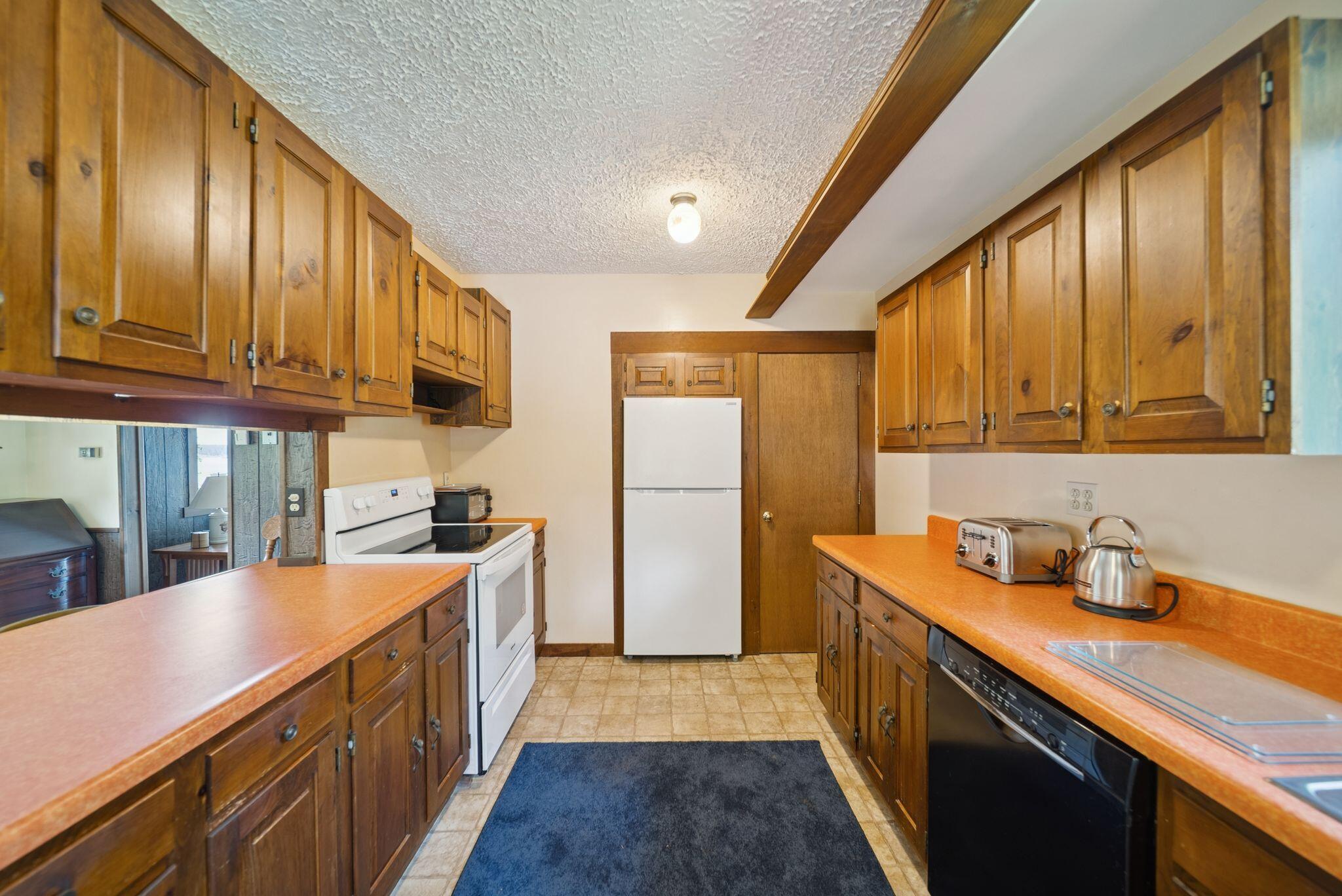 33 Houghton Pond Road