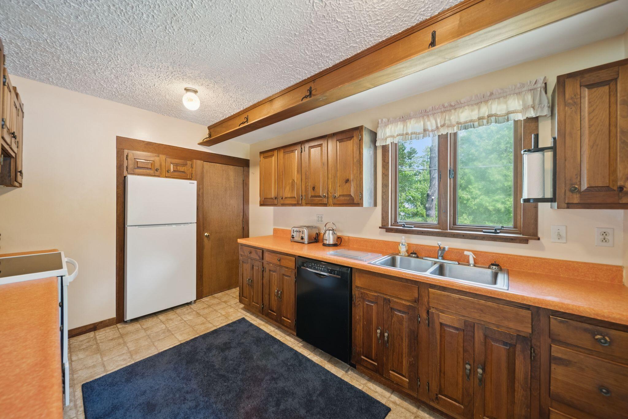 33 Houghton Pond Road