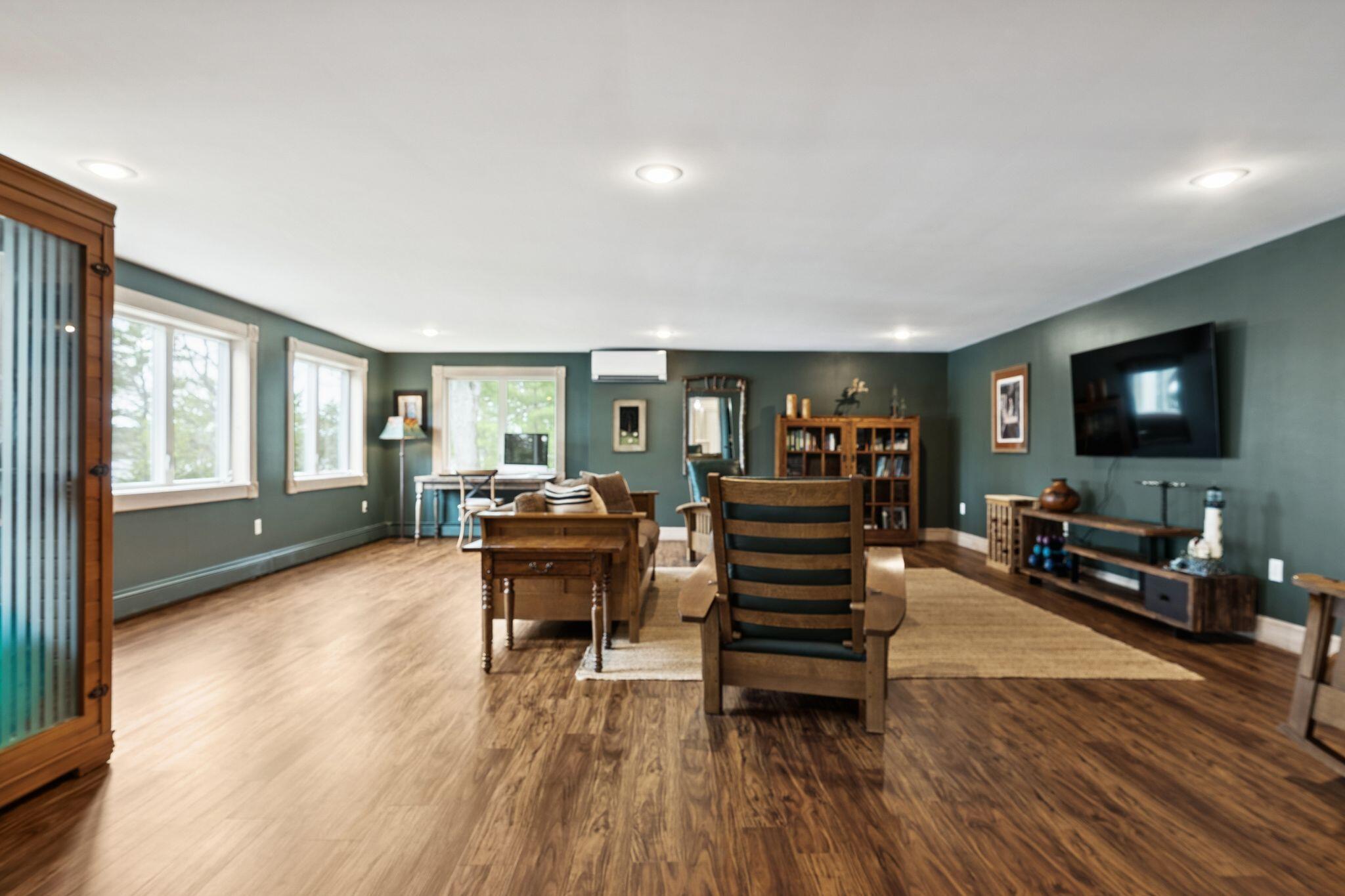 124 Middle Road