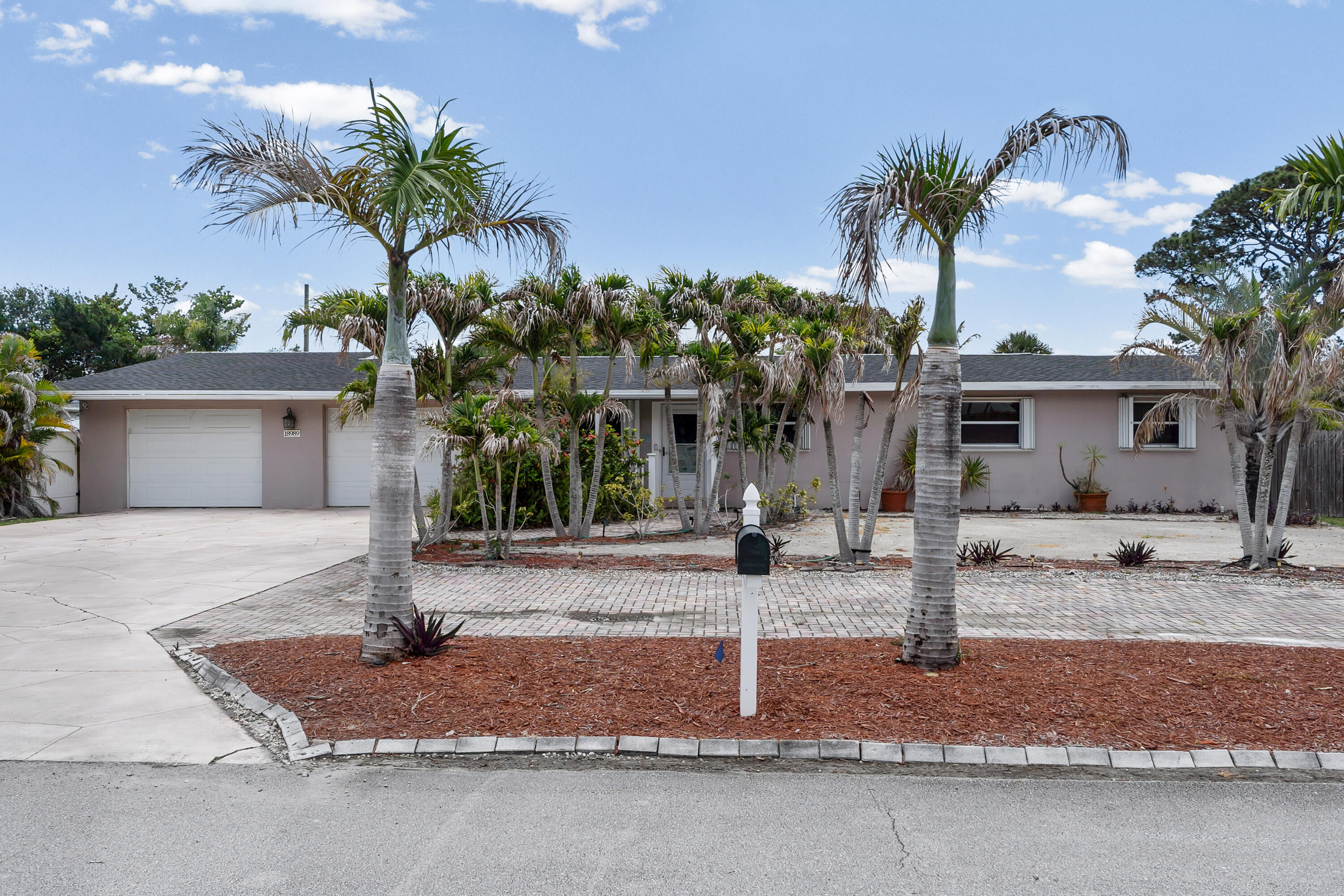 18989 SE Hillcrest Drive