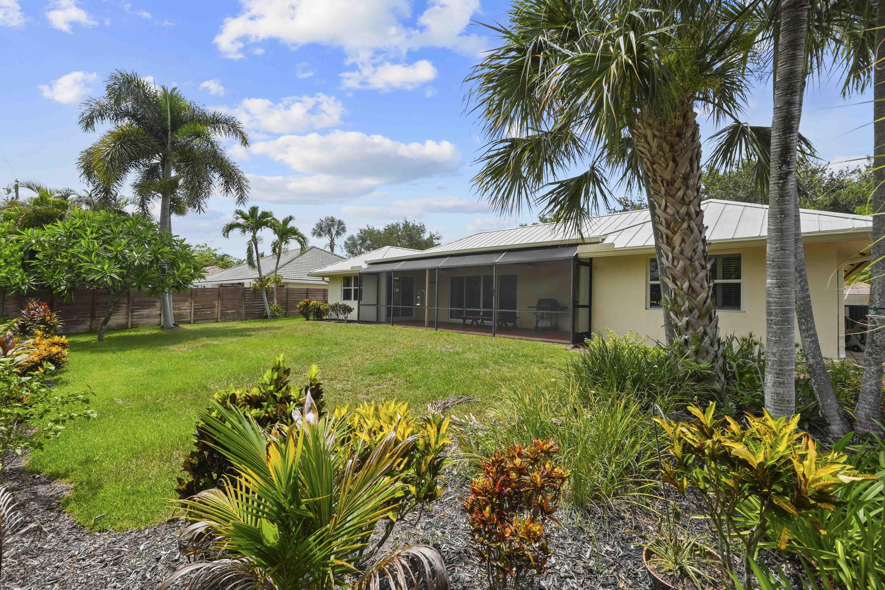 9746 SE Landing Place