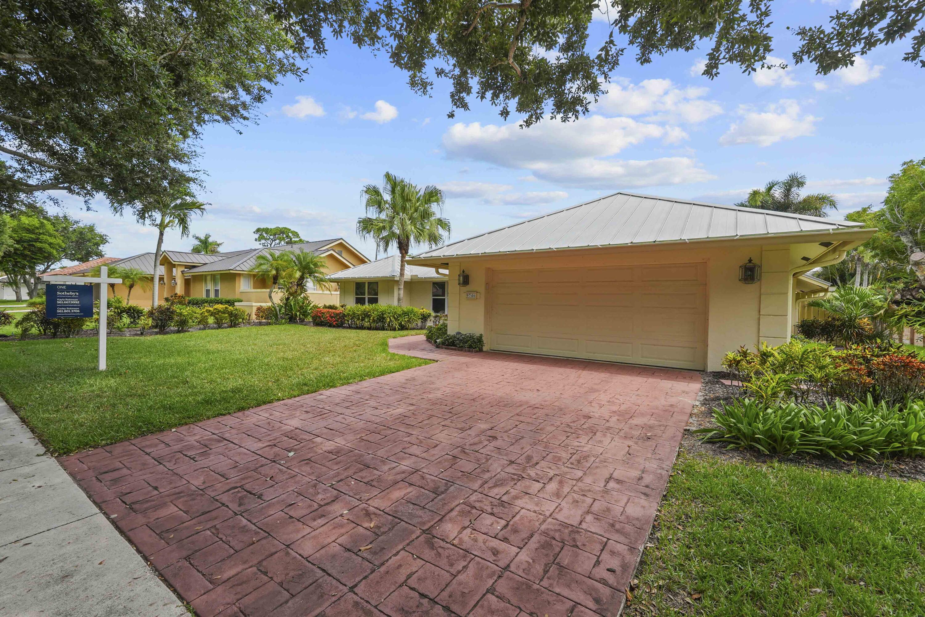 9746 SE Landing Place