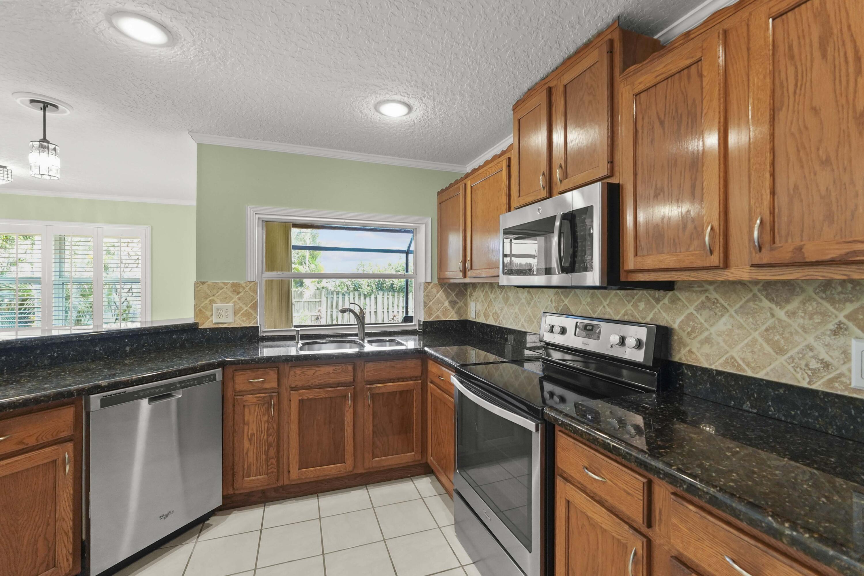 9746 SE Landing Place