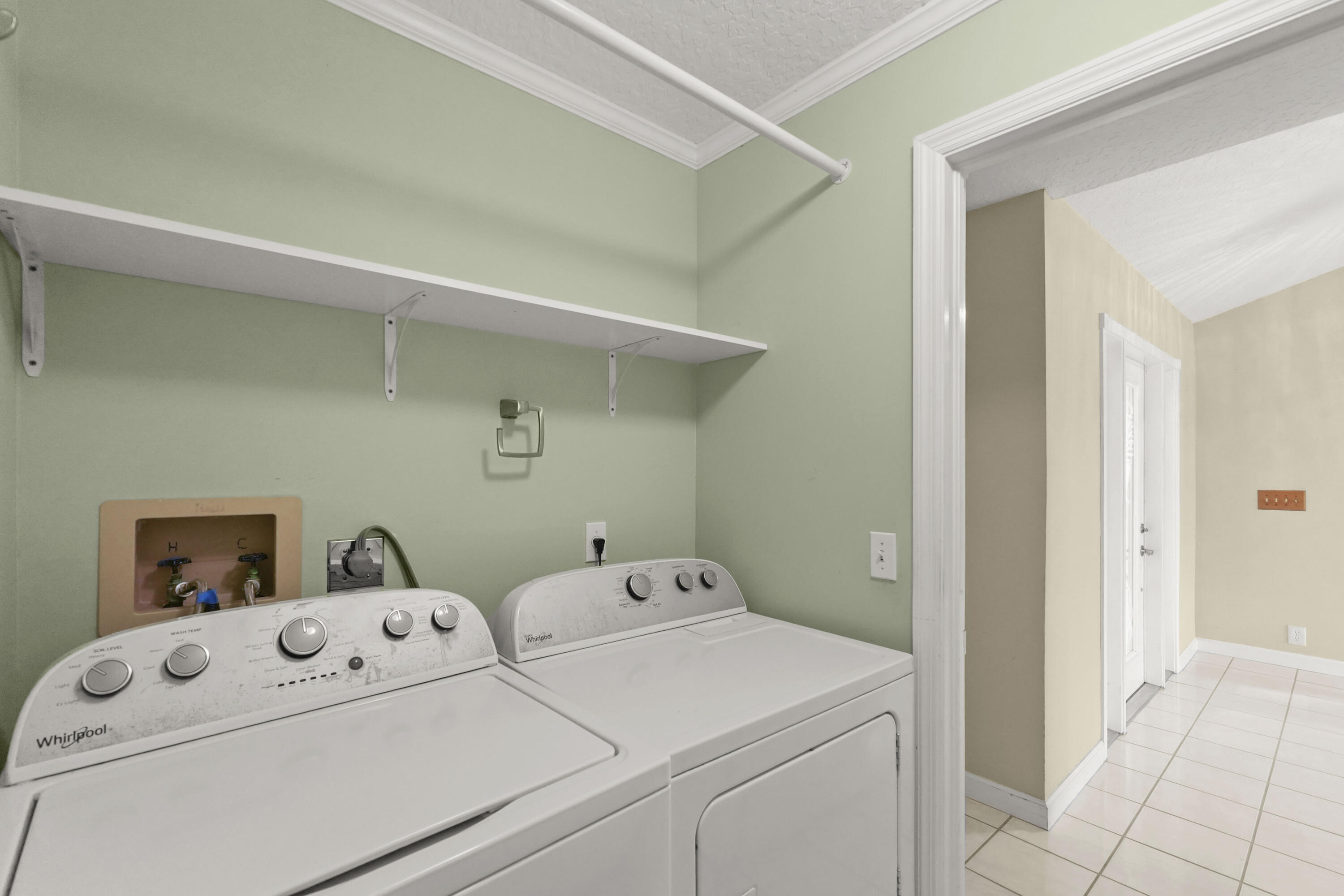 9746 SE Landing Place