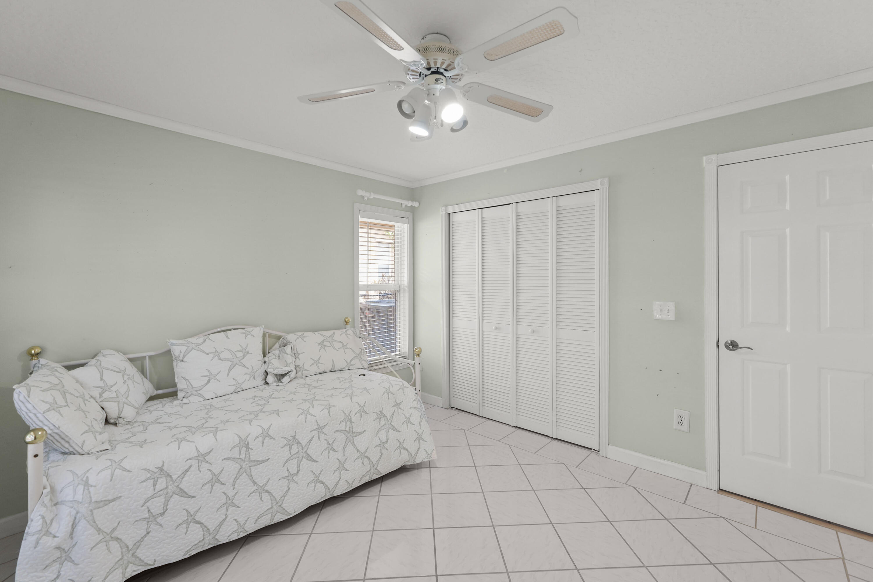 9746 SE Landing Place