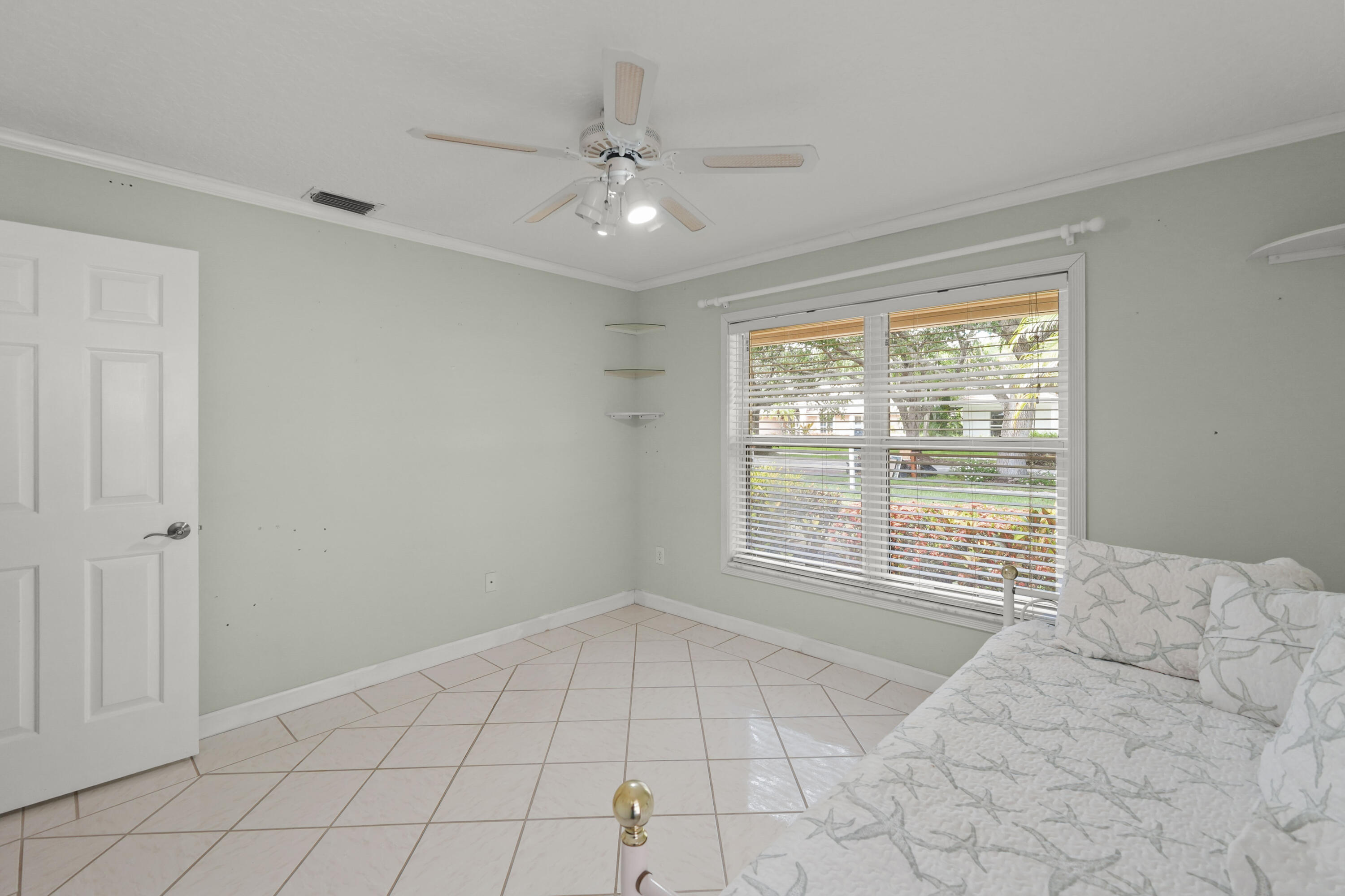 9746 SE Landing Place