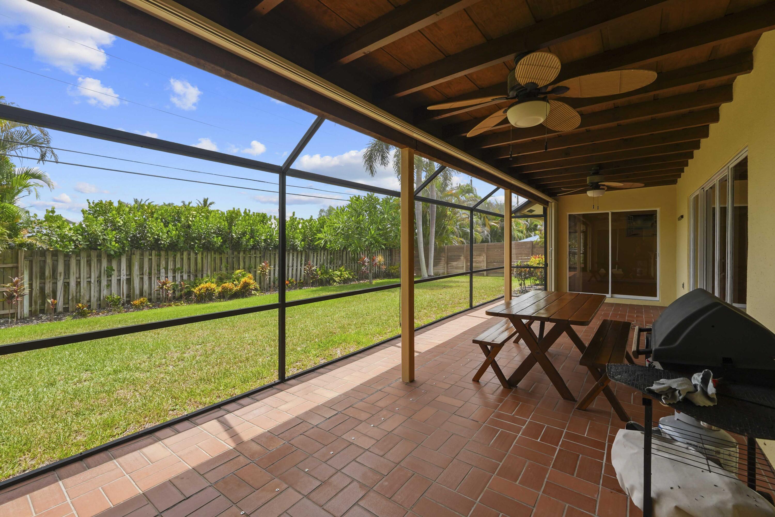 9746 SE Landing Place