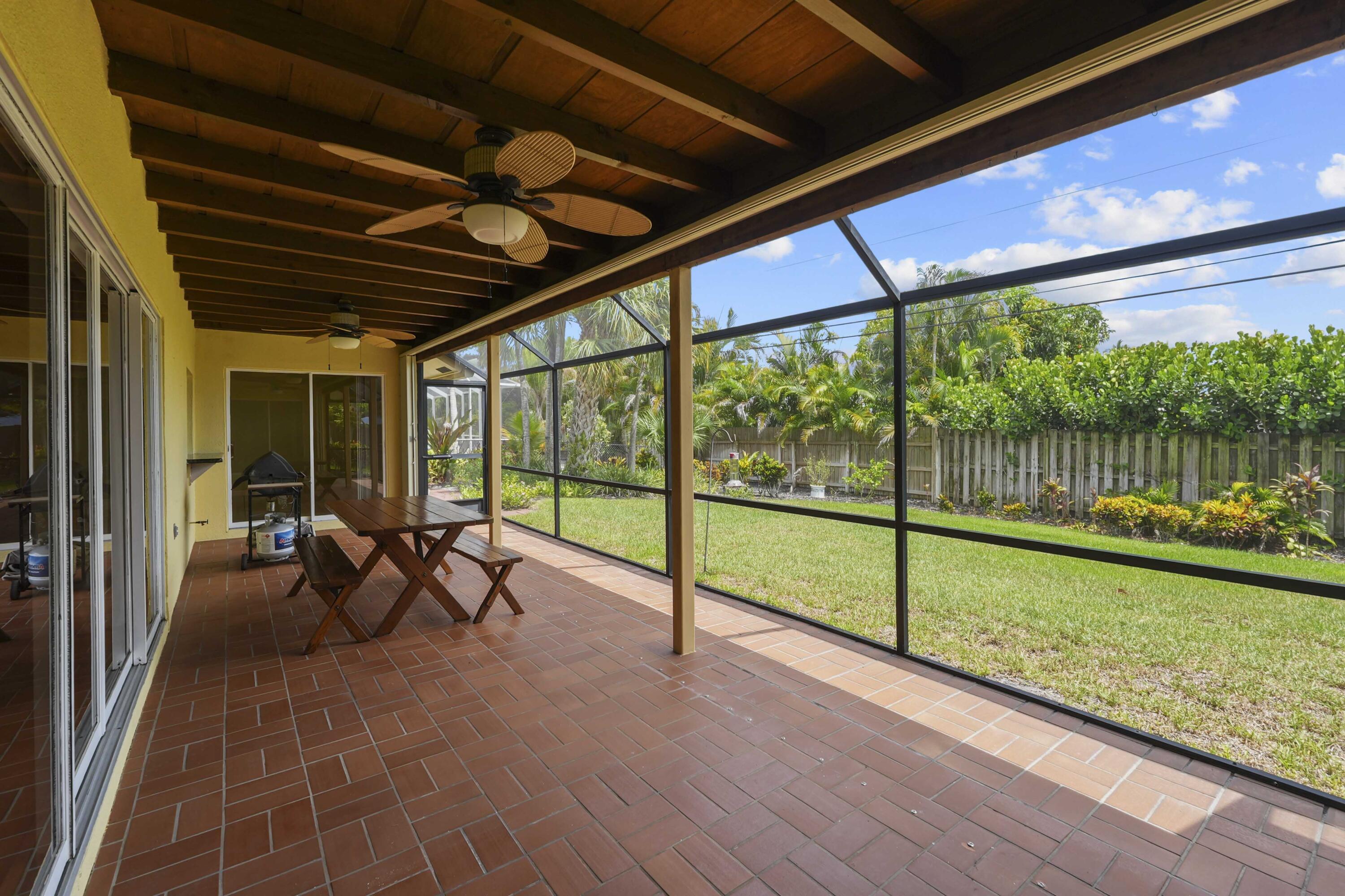 9746 SE Landing Place