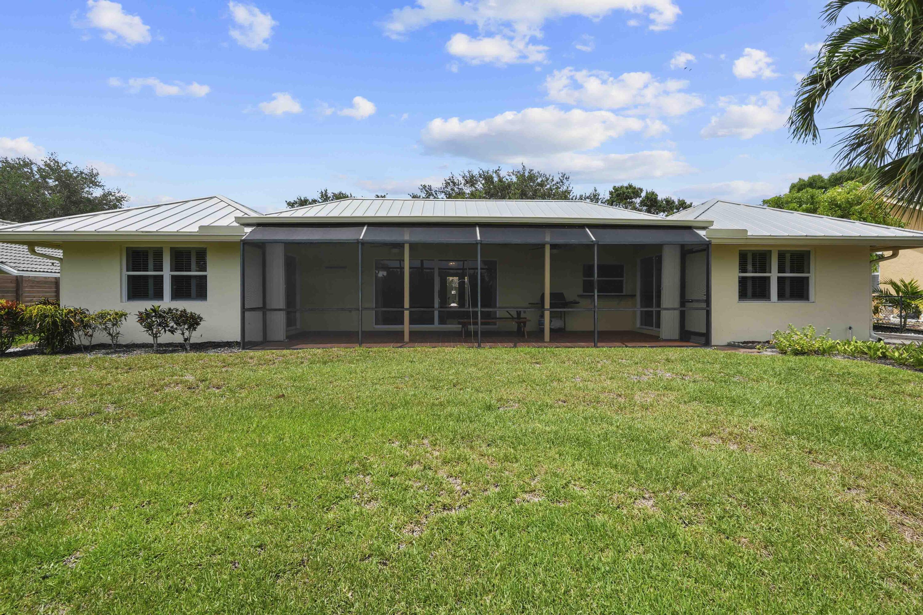9746 SE Landing Place