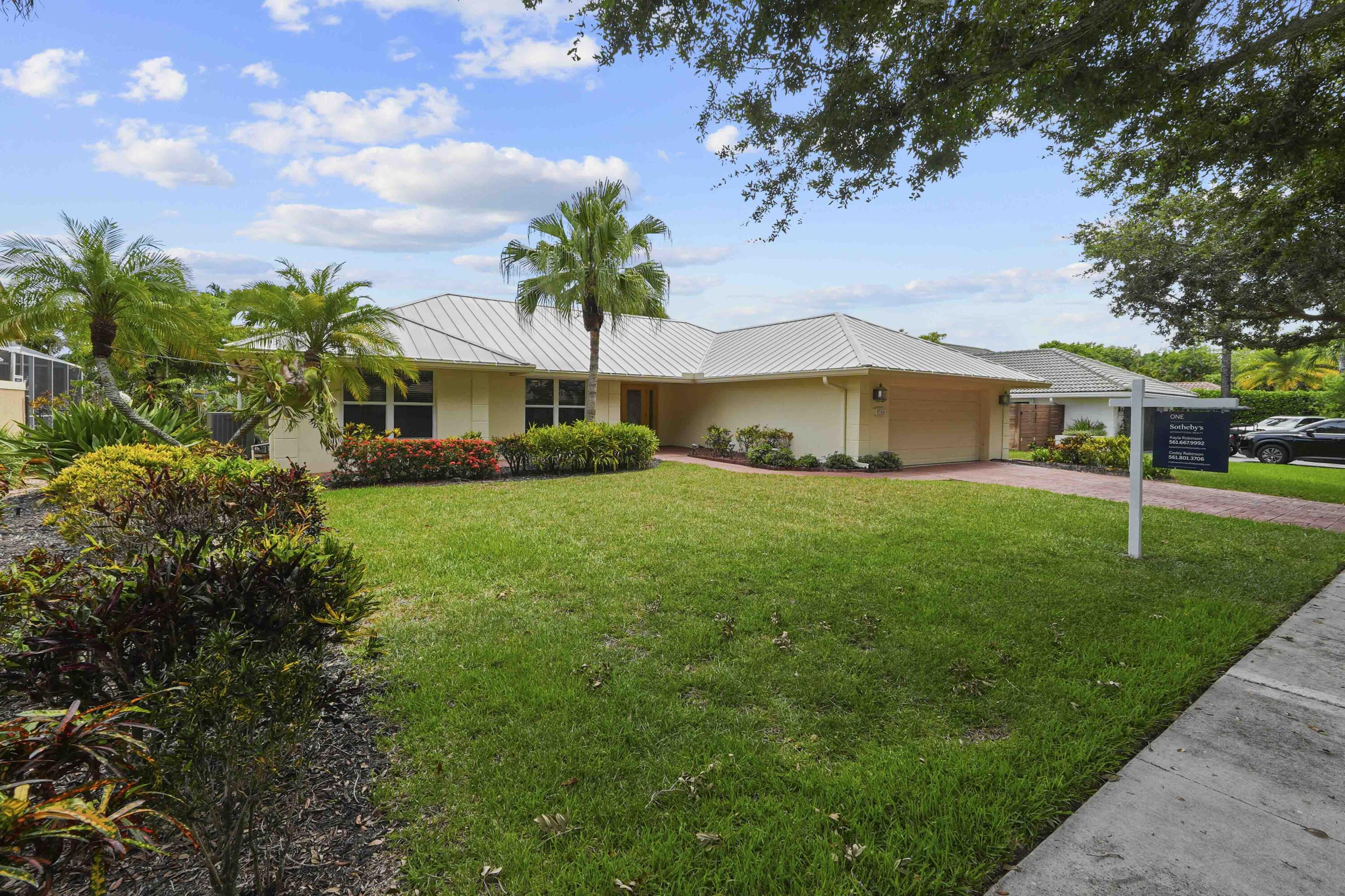 9746 SE Landing Place