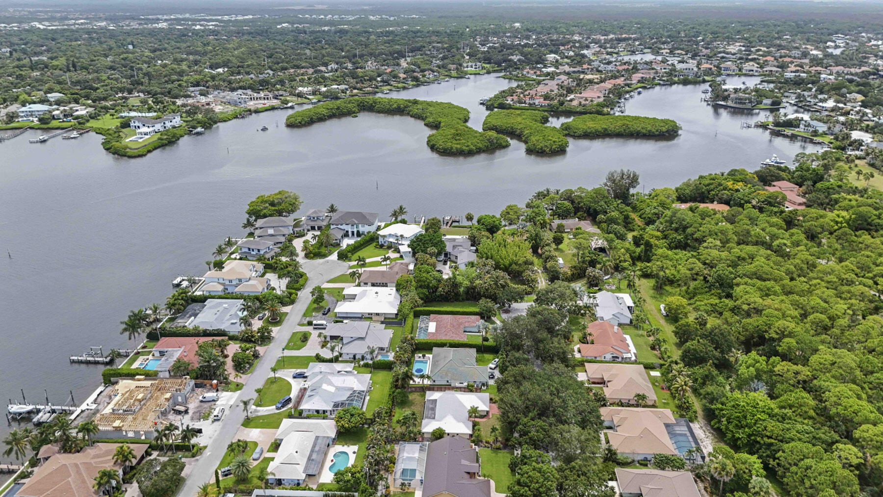 9746 SE Landing Place