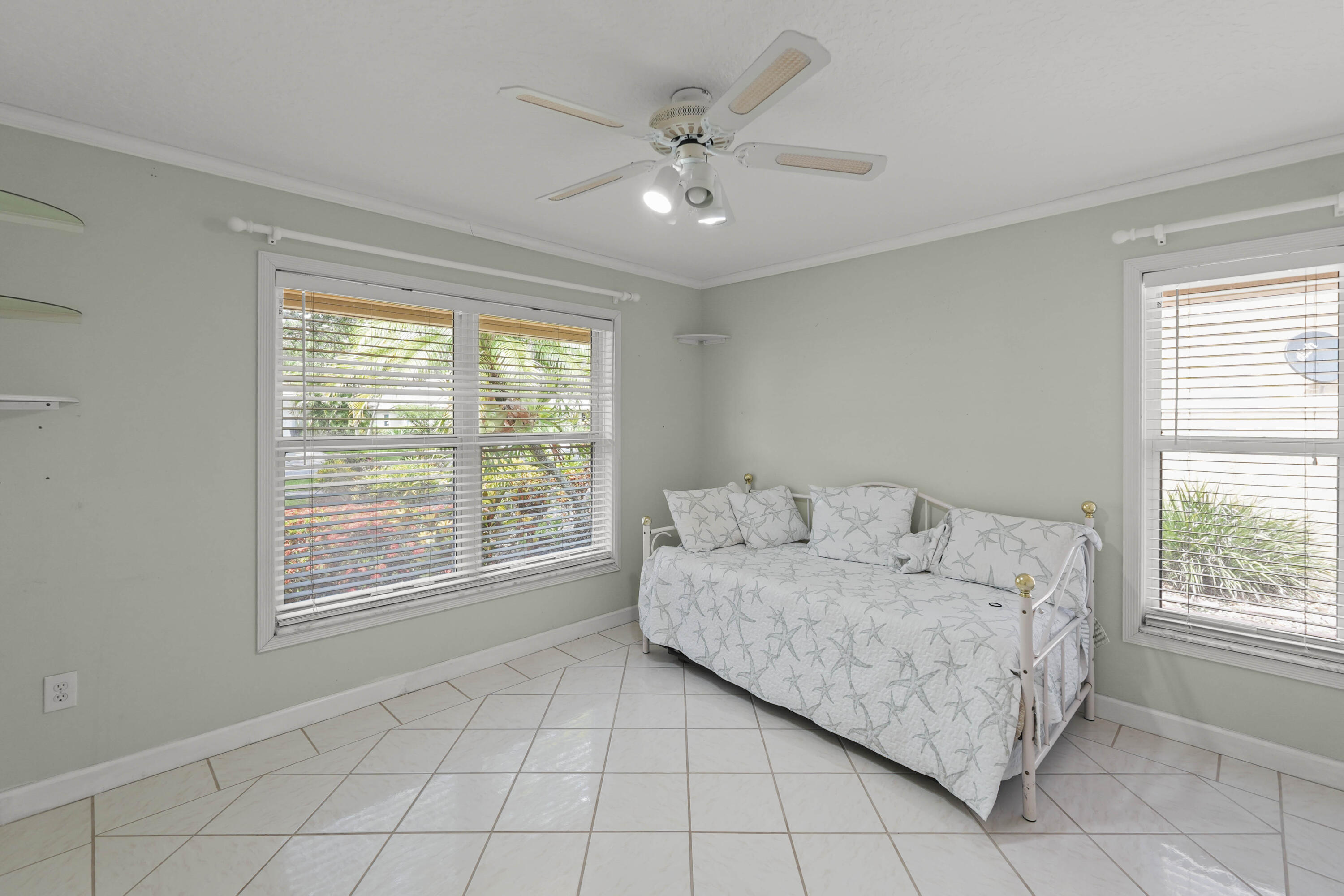 9746 SE Landing Place