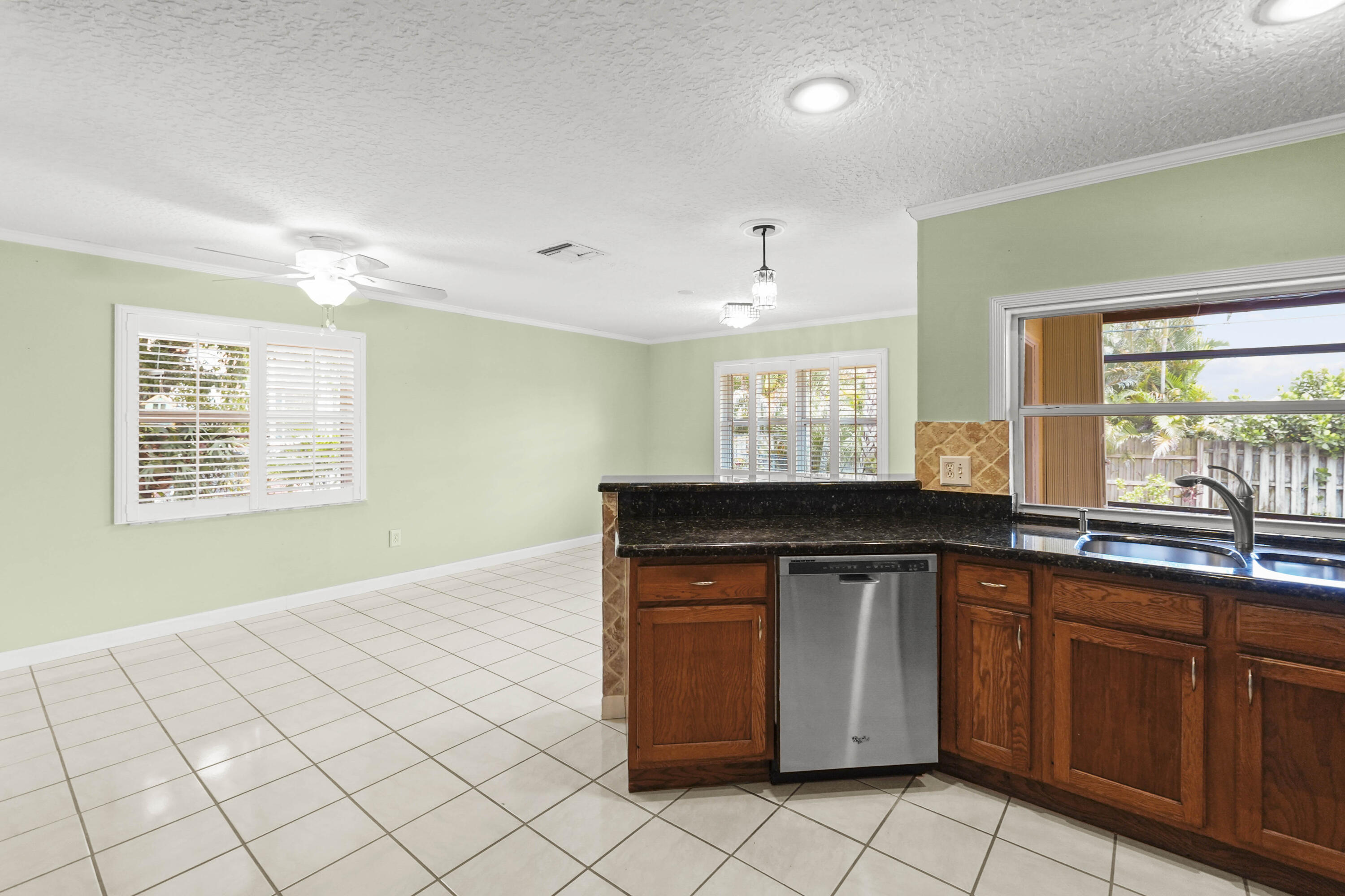 9746 SE Landing Place