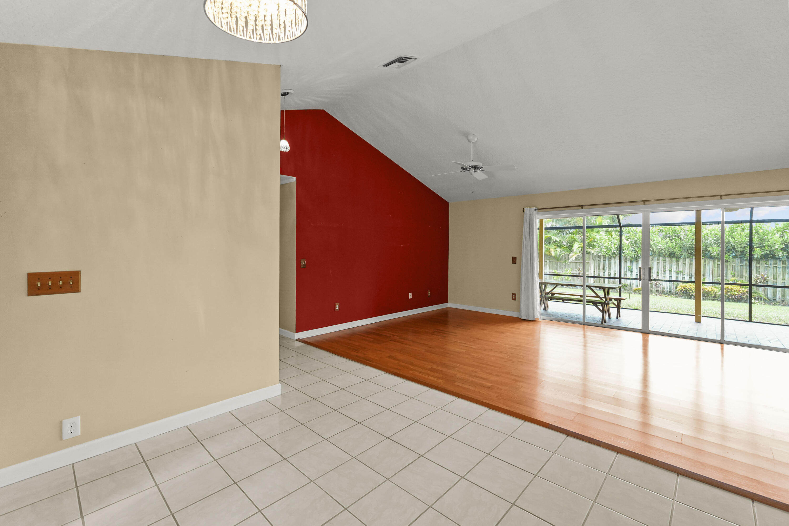 9746 SE Landing Place