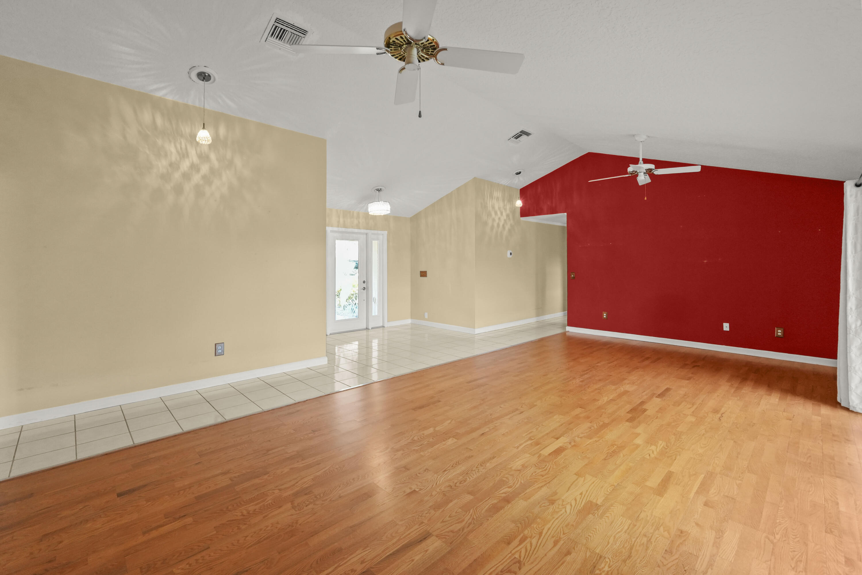 9746 SE Landing Place