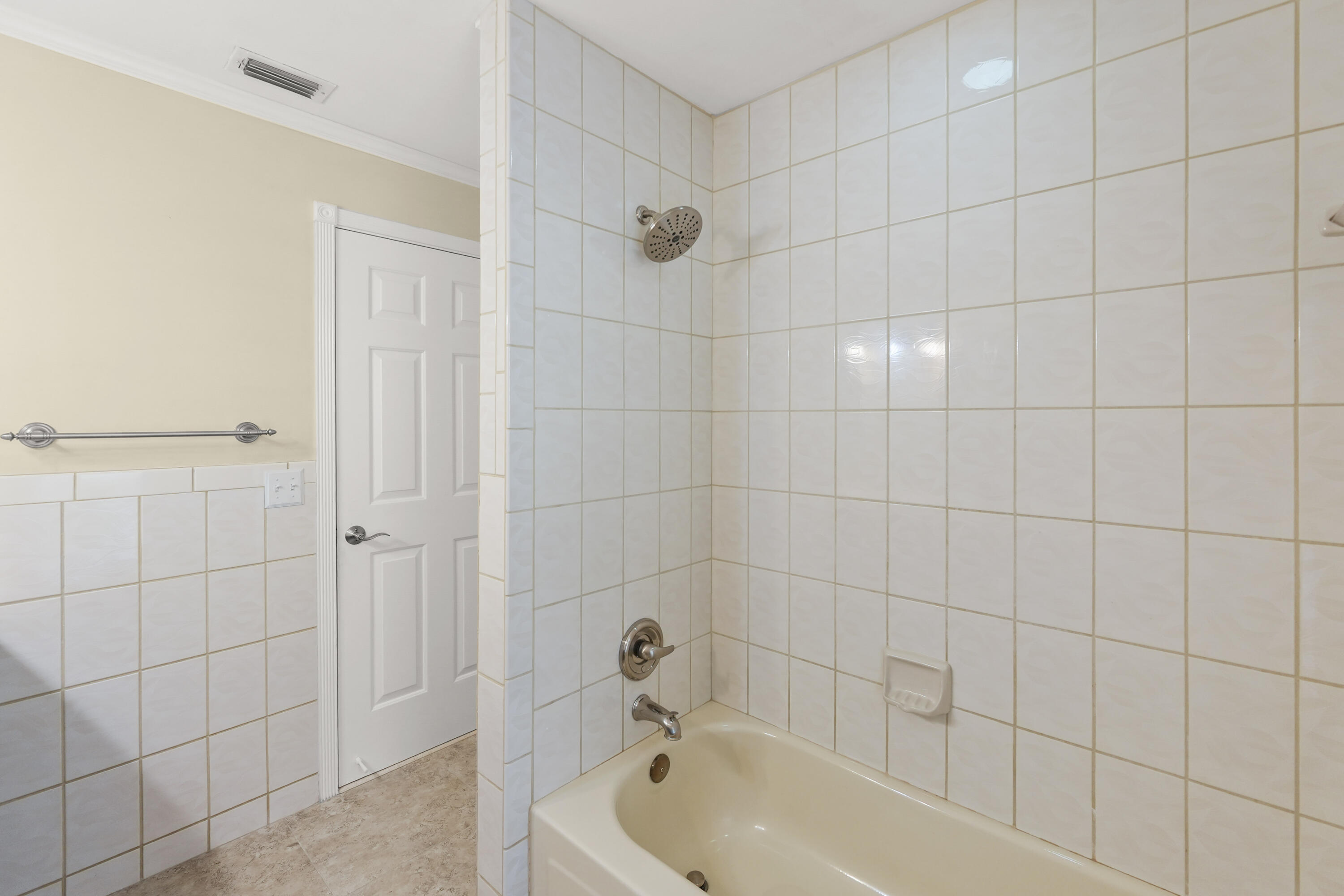 9746 SE Landing Place