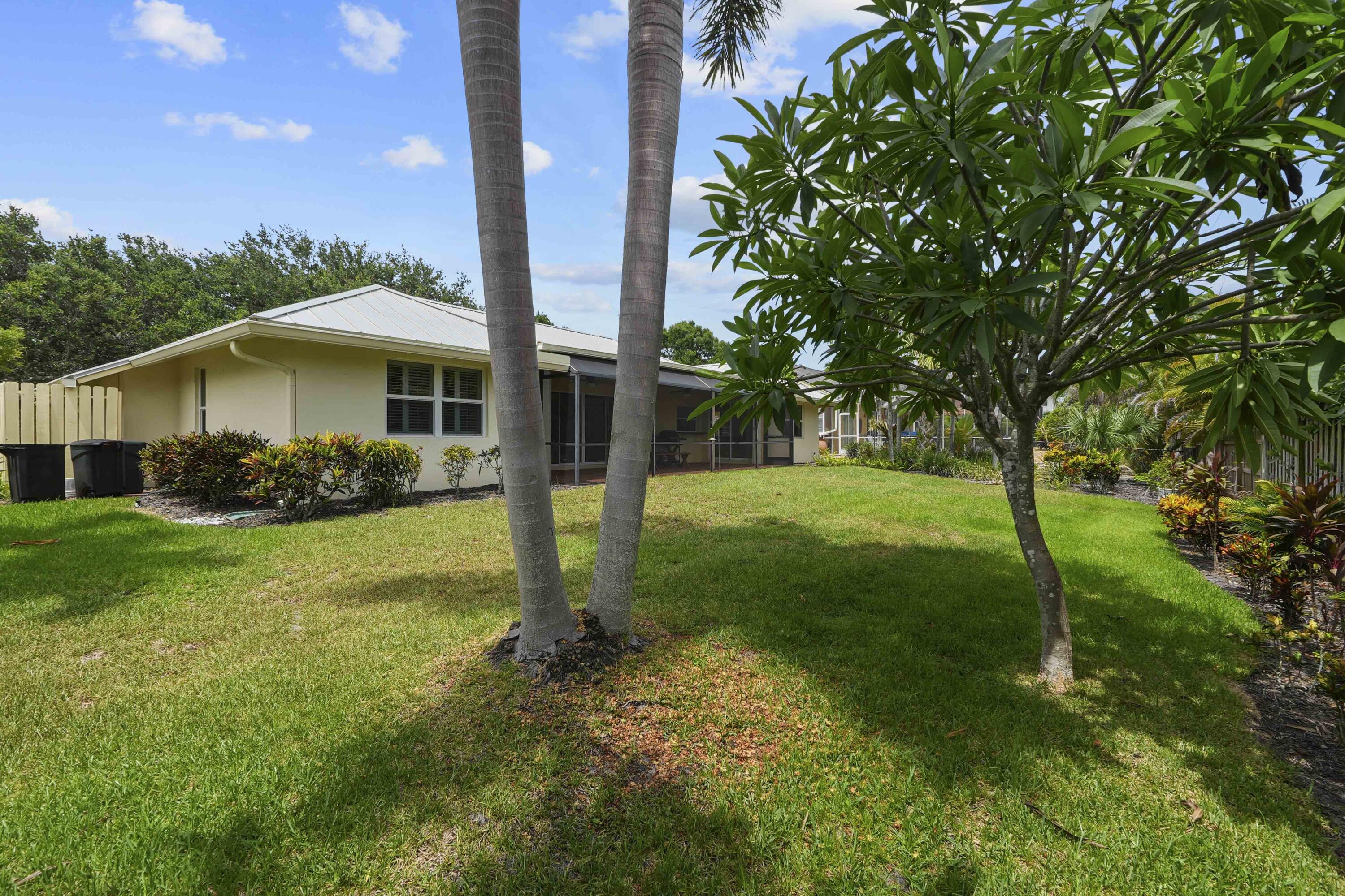 9746 SE Landing Place