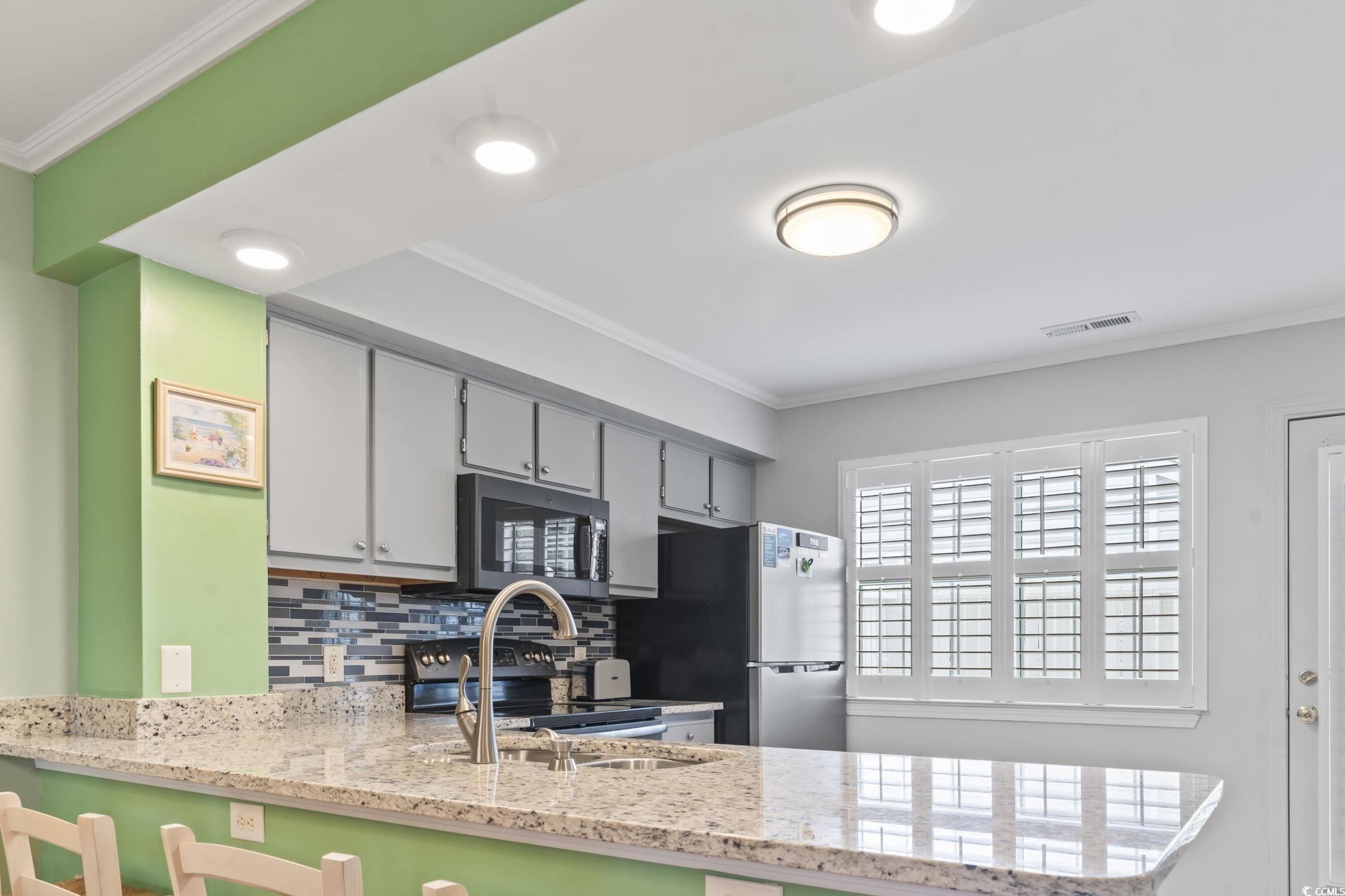 611 2nd Ave. S Unit: 18-C
