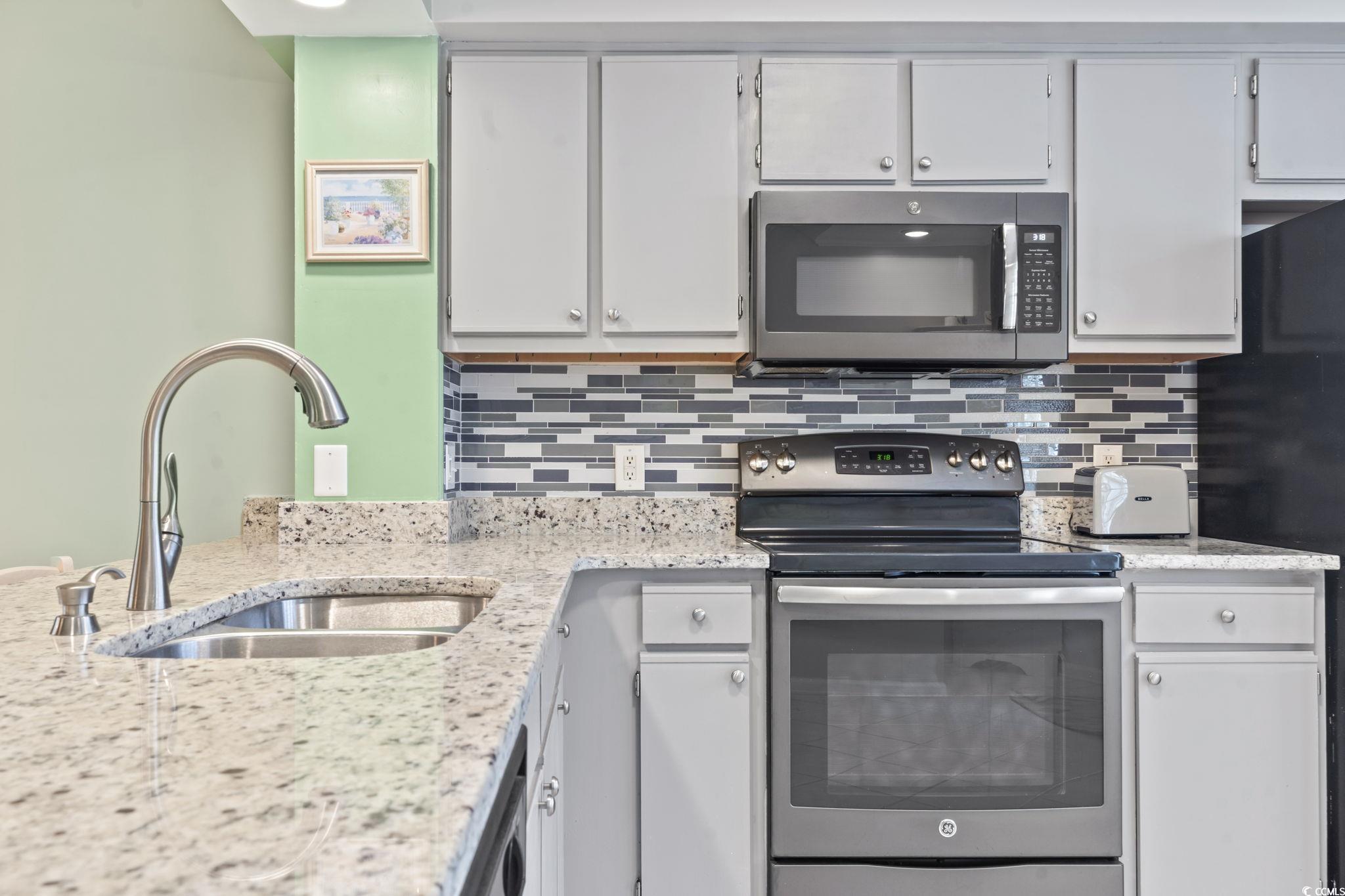 611 2nd Ave. S Unit: 18-C