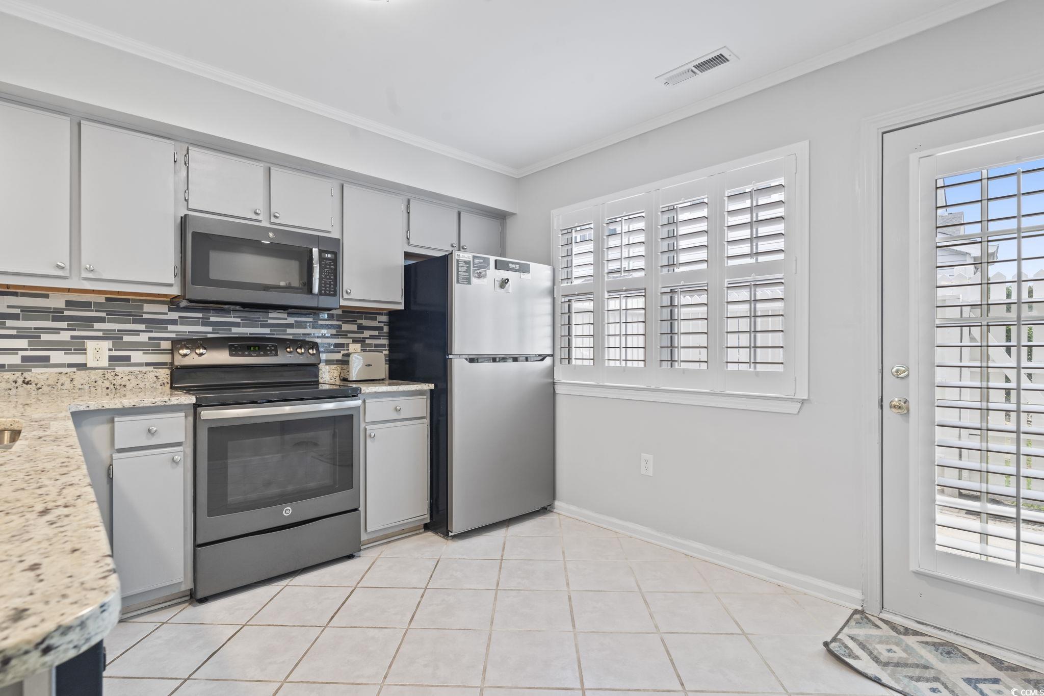 611 2nd Ave. S Unit: 18-C