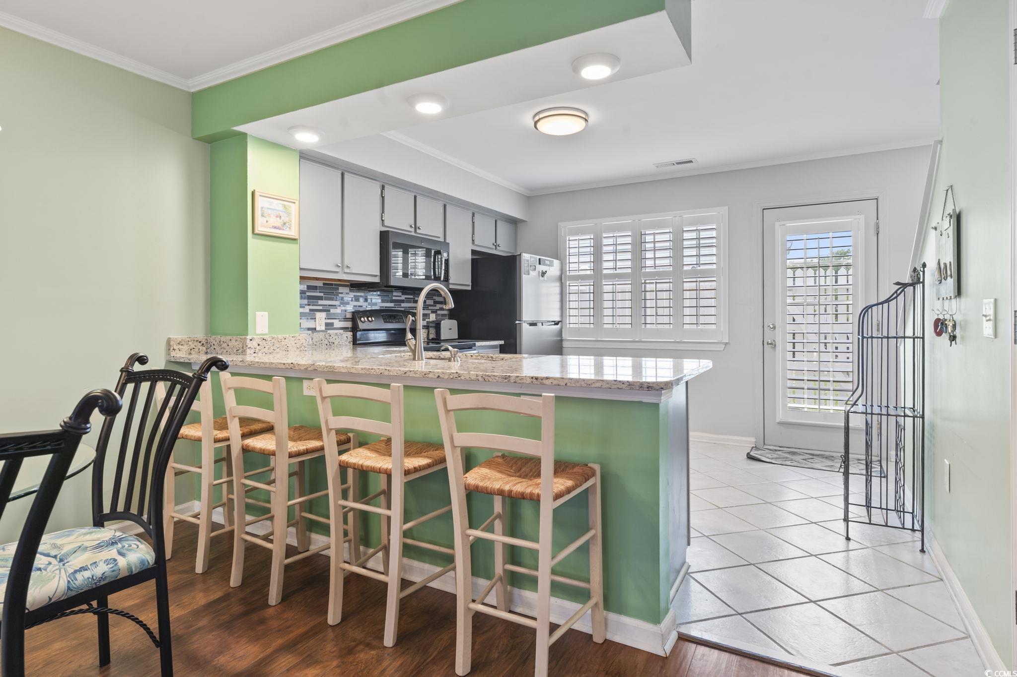 611 2nd Ave. S Unit: 18-C