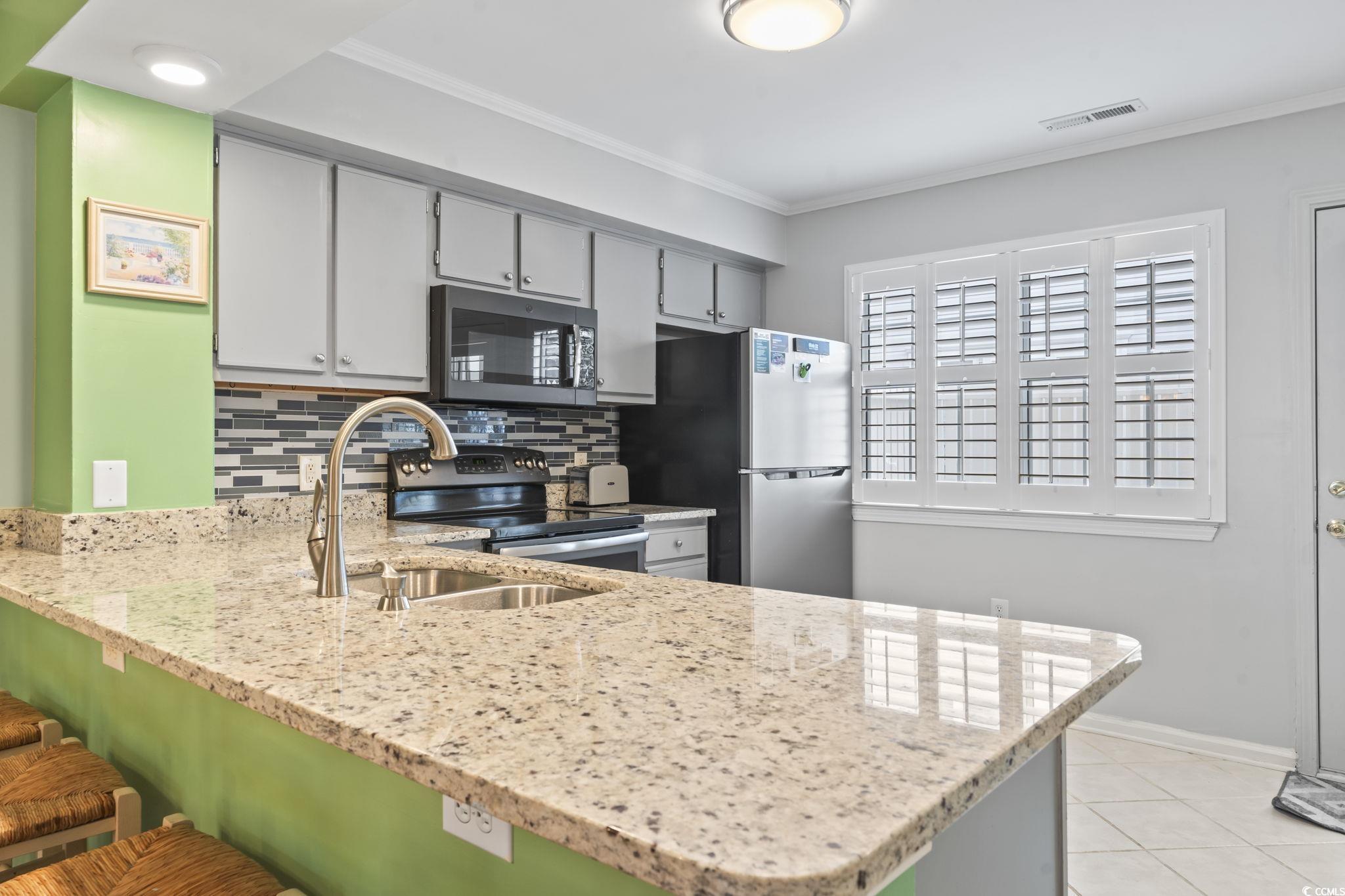 611 2nd Ave. S Unit: 18-C