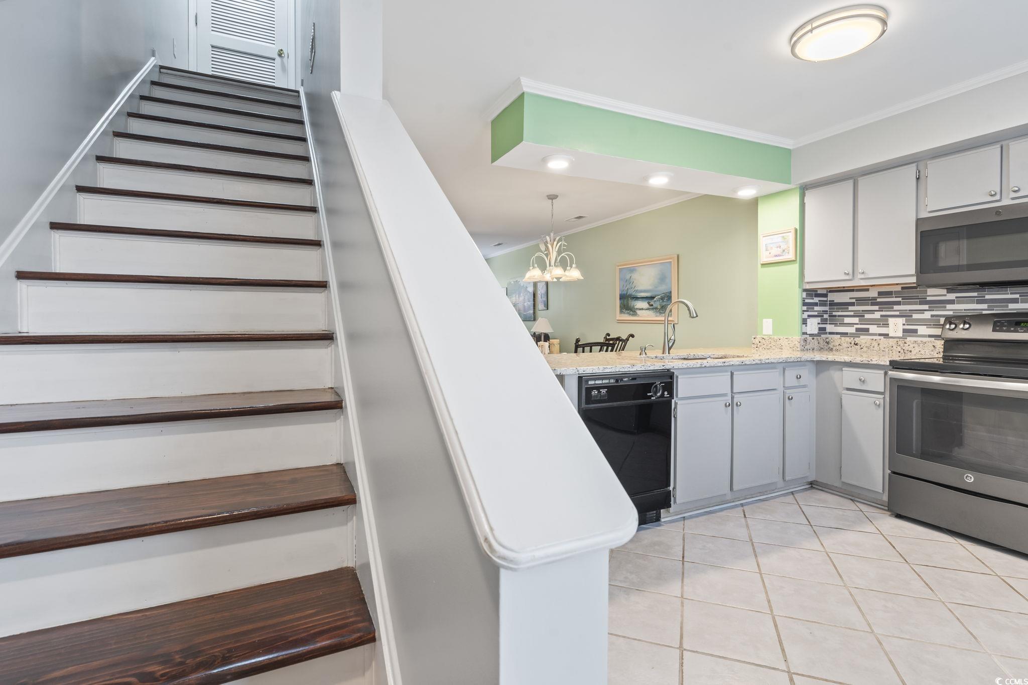 611 2nd Ave. S Unit: 18-C